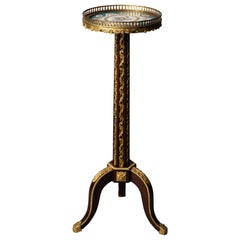 Guéridon monté en bronze doré avec rondelle en porcelaine de Sèvres:: vers 1875