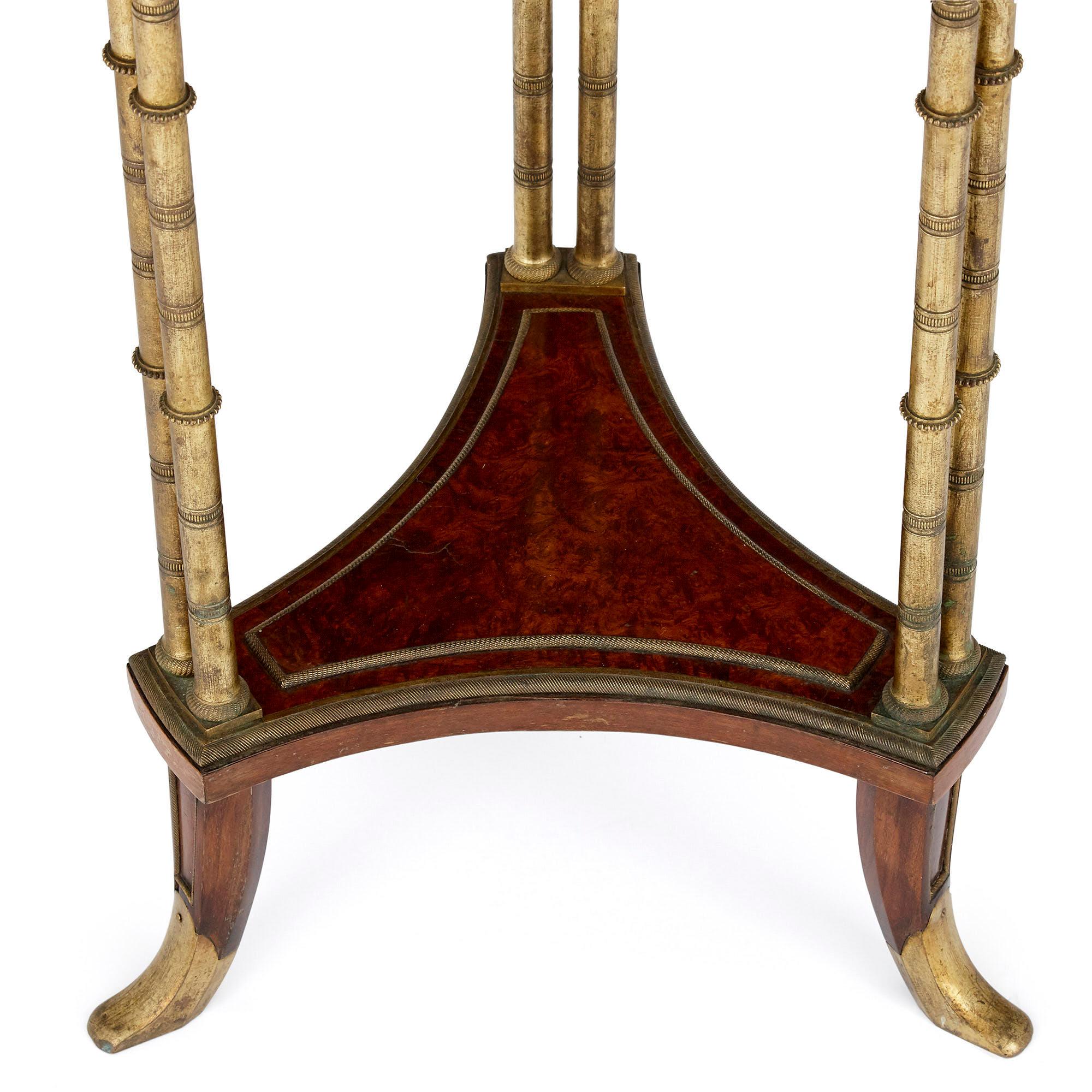 Runder Tisch aus vergoldeter Bronze aus Mahagoni von Henry Dasson (Französisch) im Angebot