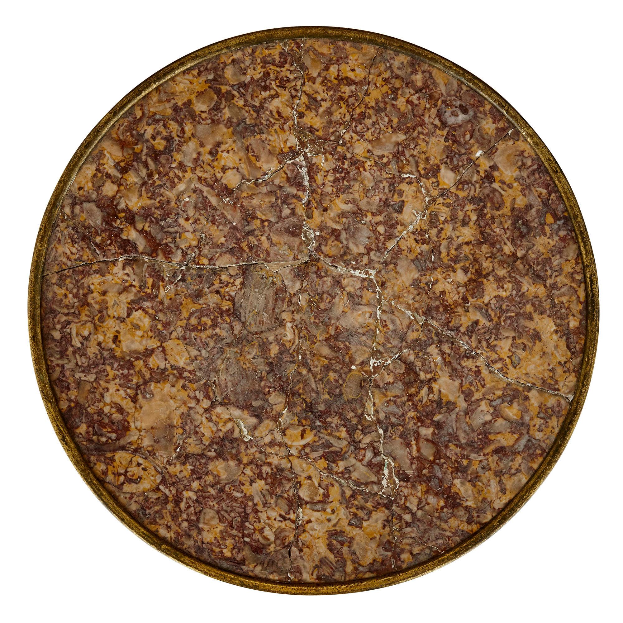 Doré Table ronde en acajou montée sur bronze doré par Henry Dasson en vente