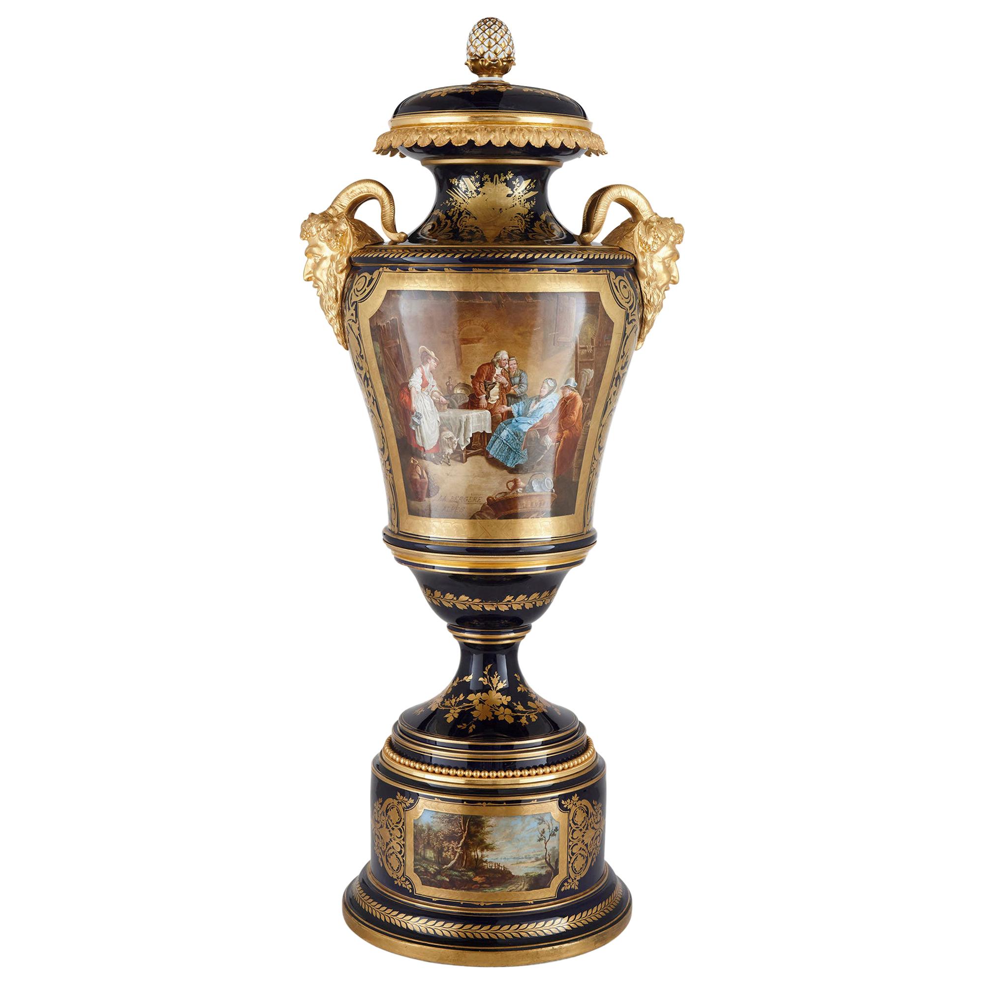 Vase en porcelaine monté sur bronze doré à la manière de Sèvres