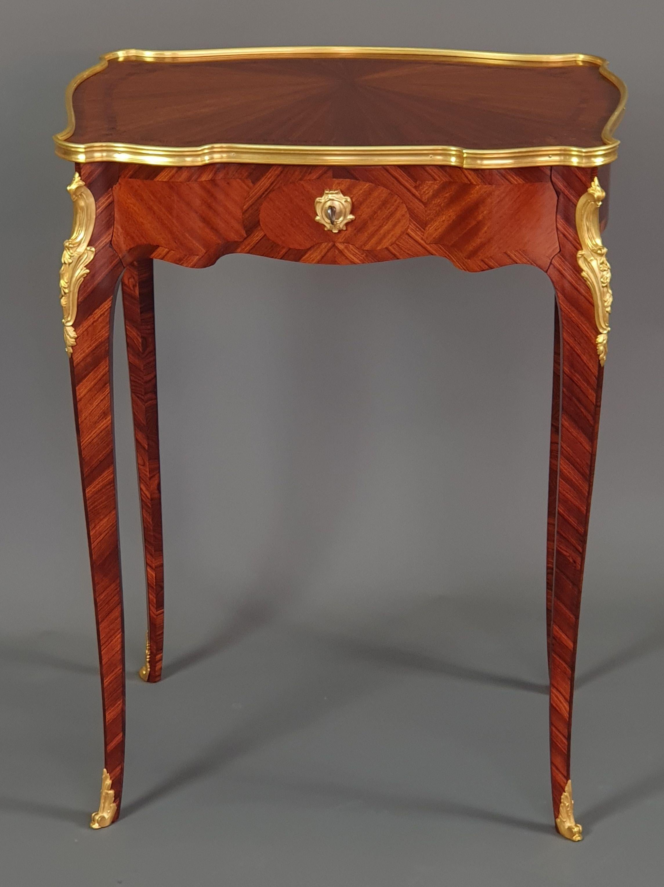 Table d'Appoint en marqueterie montée sur bronze doré dans le style de François Linke en vente 5