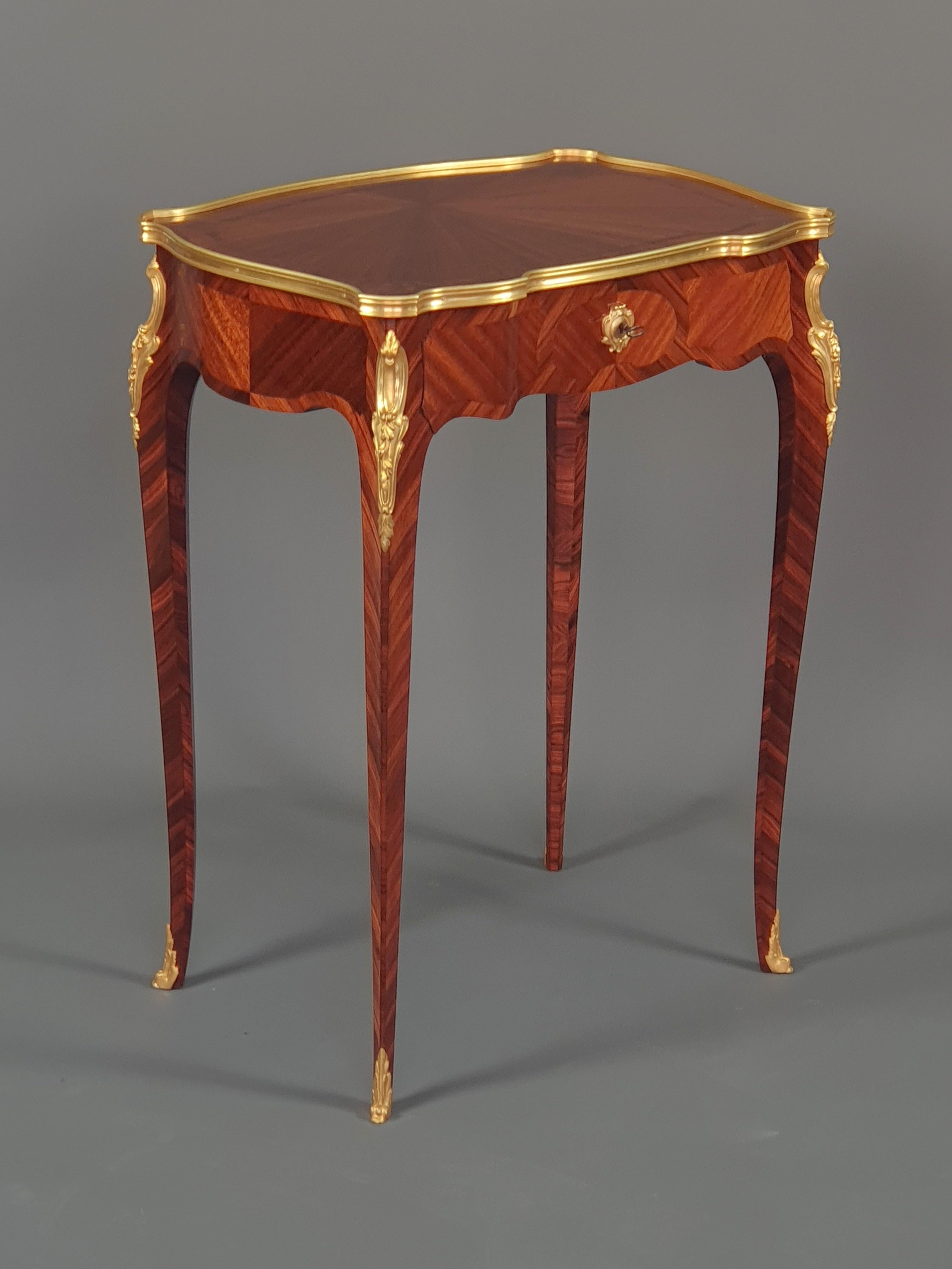Gilt Bronze Mounted Table D'appoint in Marquetry in the Style of François Linke In Excellent Condition For Sale In BARSAC, FR