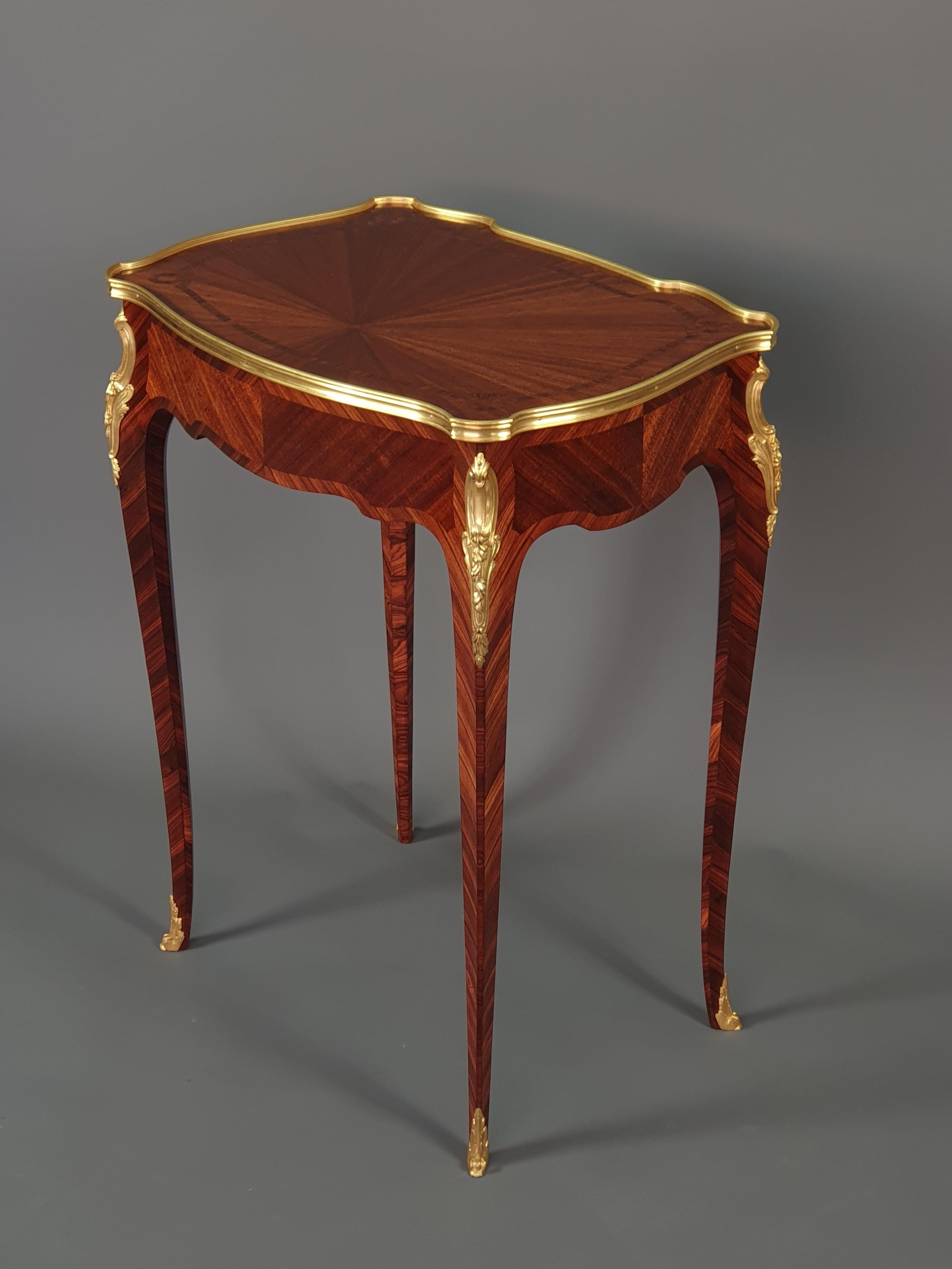 Table d'Appoint en marqueterie montée sur bronze doré dans le style de François Linke en vente 1