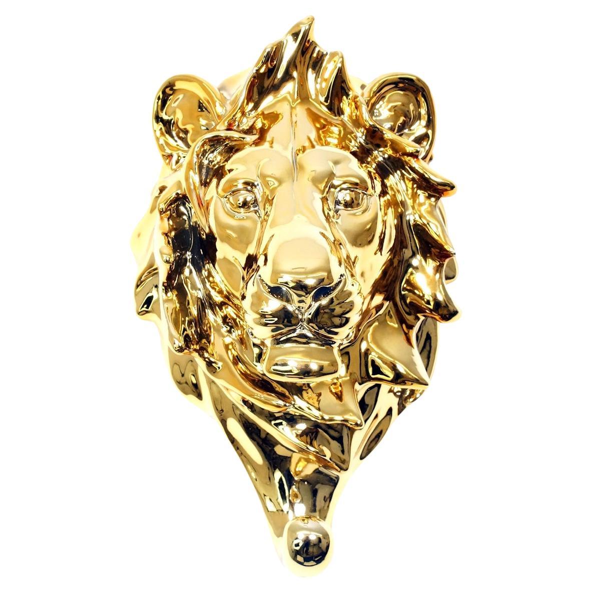 Serviergeschirrhalter aus vergoldeter Bronze mit dem Kopf eines Löwen, 20. Jahrhundert.