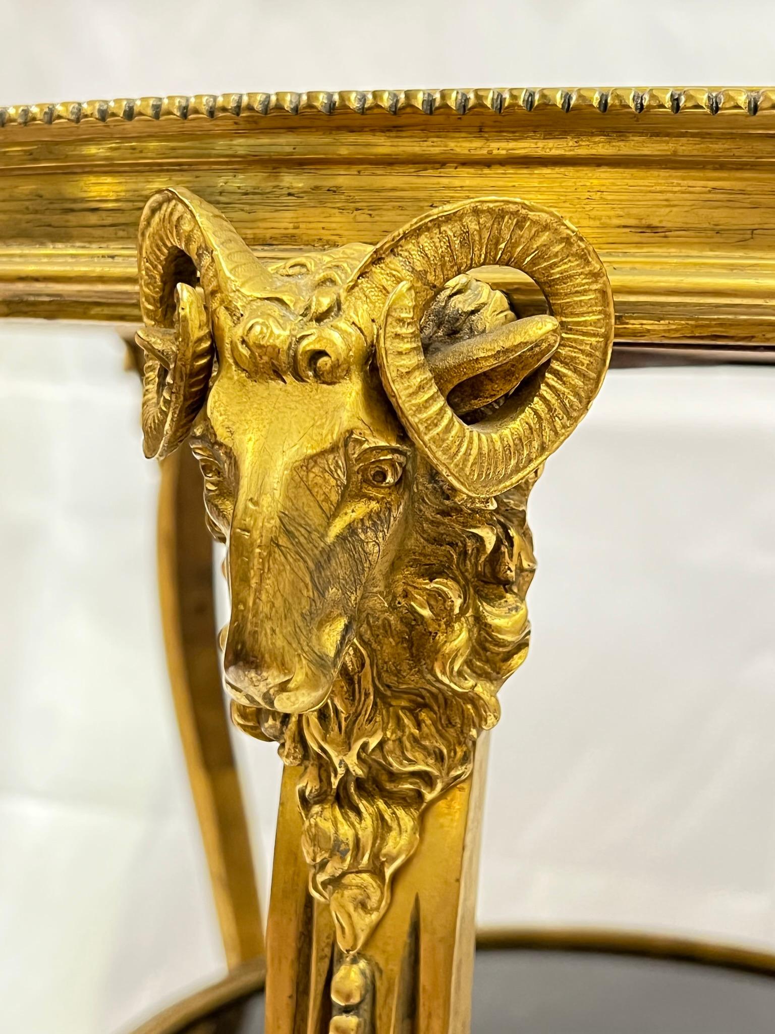 Neoklassizistischer Gueridon-Tisch aus vergoldeter Bronze mit anthrazitfarbener Marmorplatte im Angebot 6