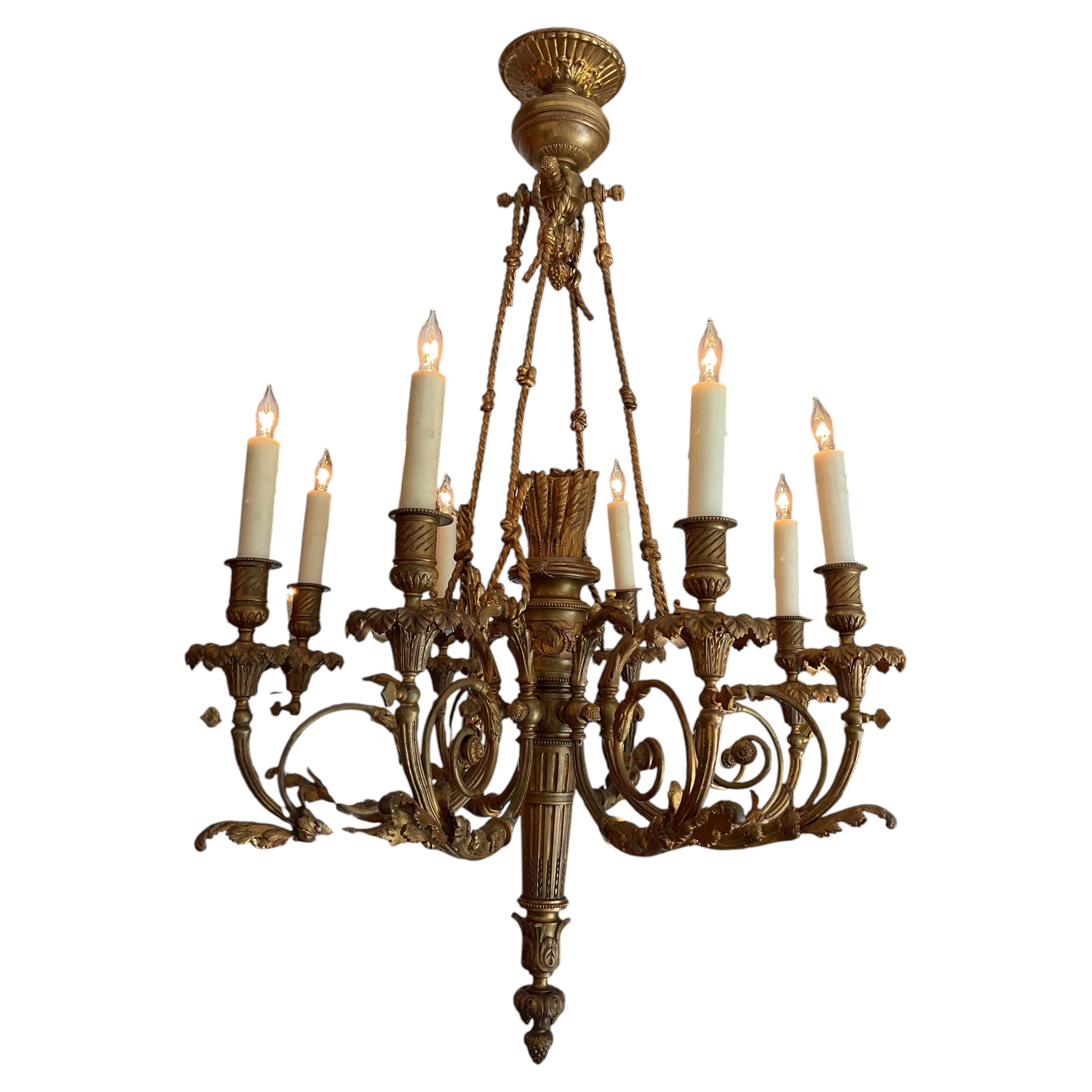 Lampadario in bronzo dorato in stile neoclassico