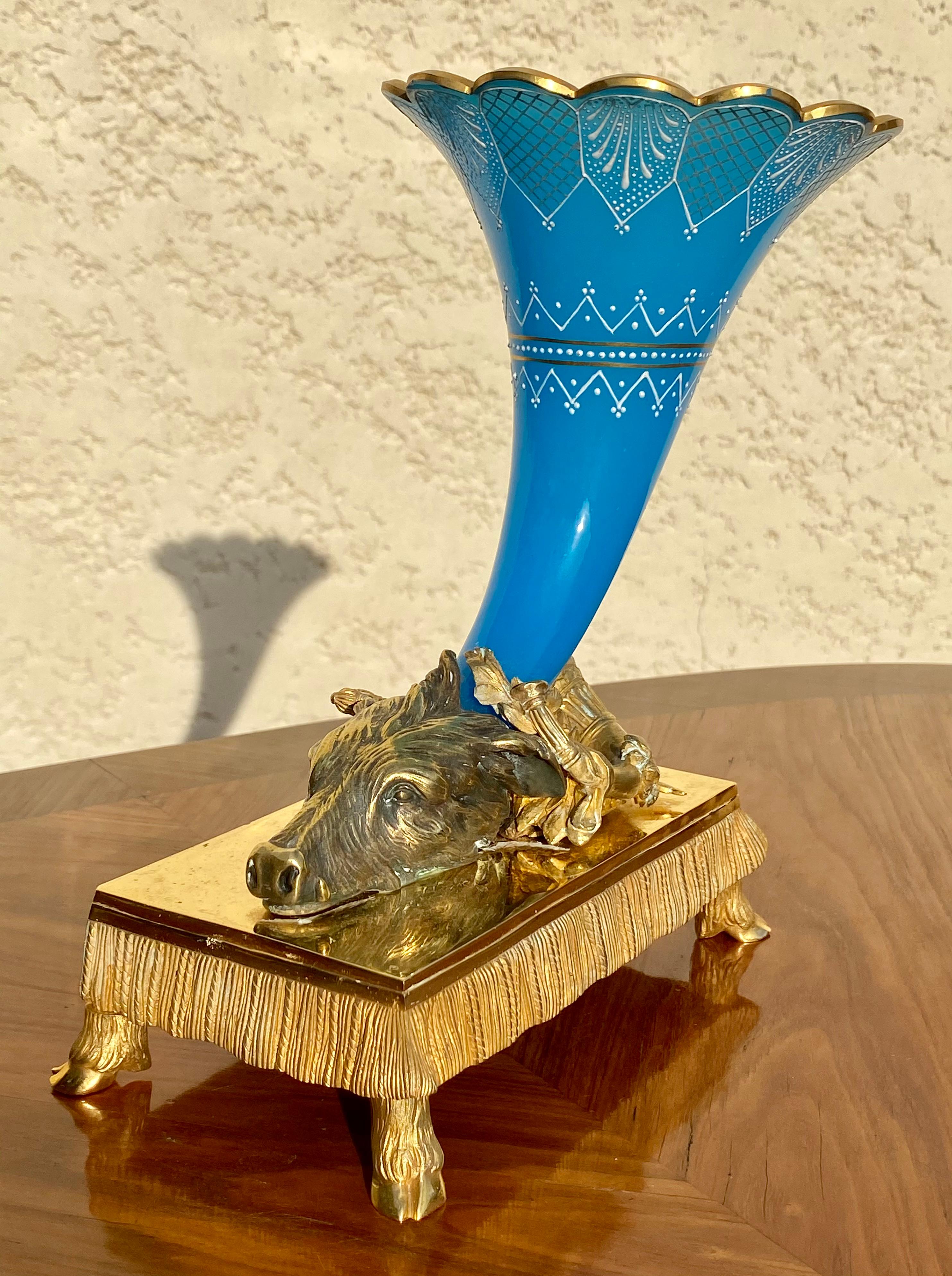 Scultura in bronzo dorato e opalino, Caccia, XIX secolo in vendita 4