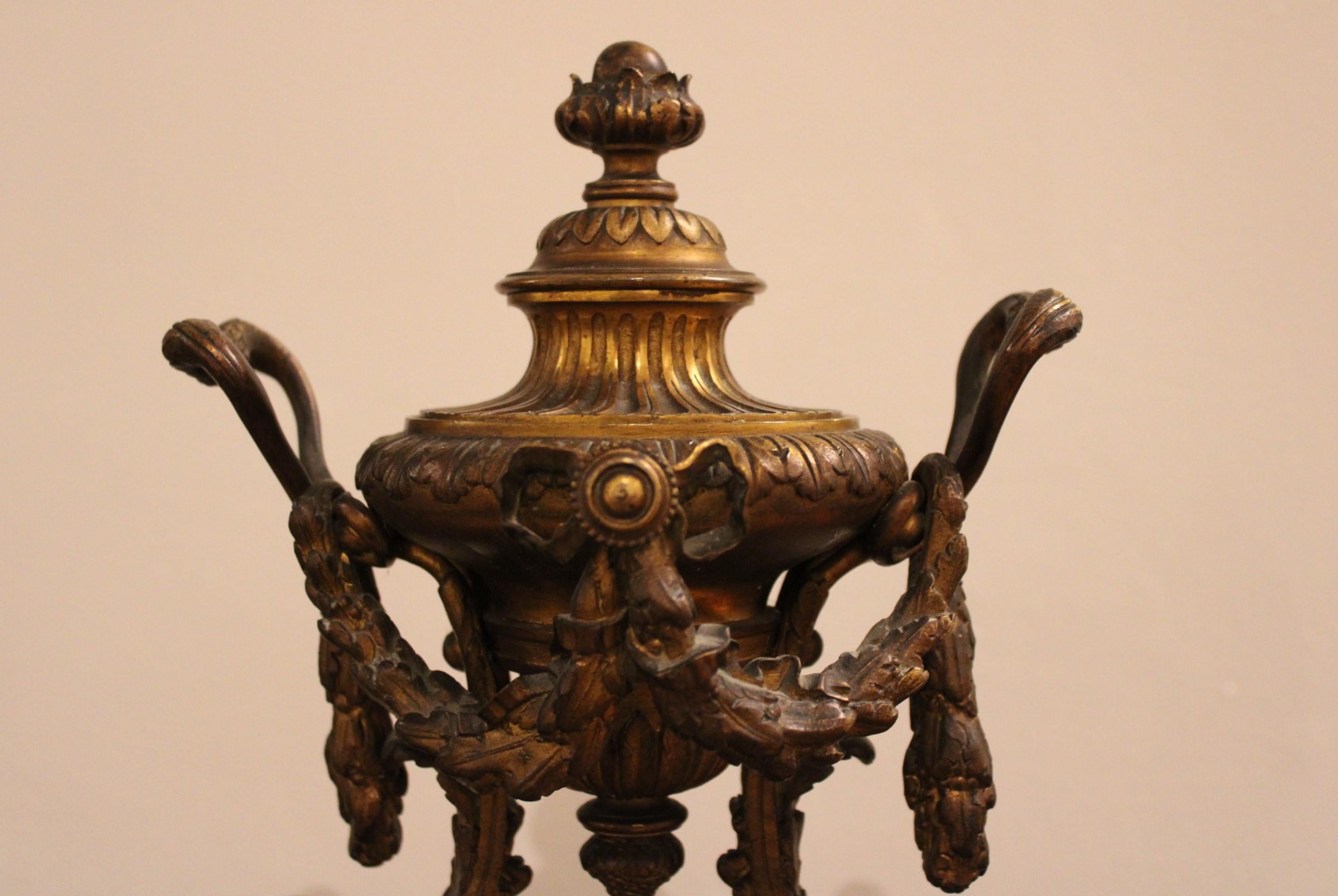 Français Pendule en bronze doré, France, 19e siècle en vente