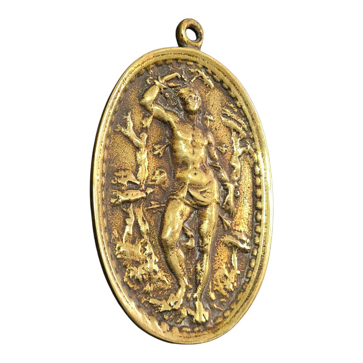 Targa in bronzo dorato di San Sebastiano - XVII secolo 
Eccezionale targa devozionale in bronzo dorato, realizzata in Spagna secondo i principi del XVII secolo. Questo tipo di oggetto, di dimensioni ridotte e dall'esecuzione raffinata, veniva