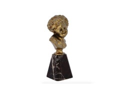 Putto-Büste aus vergoldeter Bronze auf Marmorsockel von Clodion