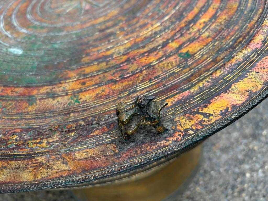 Gilt Bronze Rain Drum Side Table, Southeast Asia, 18th/19th Century im Angebot 11