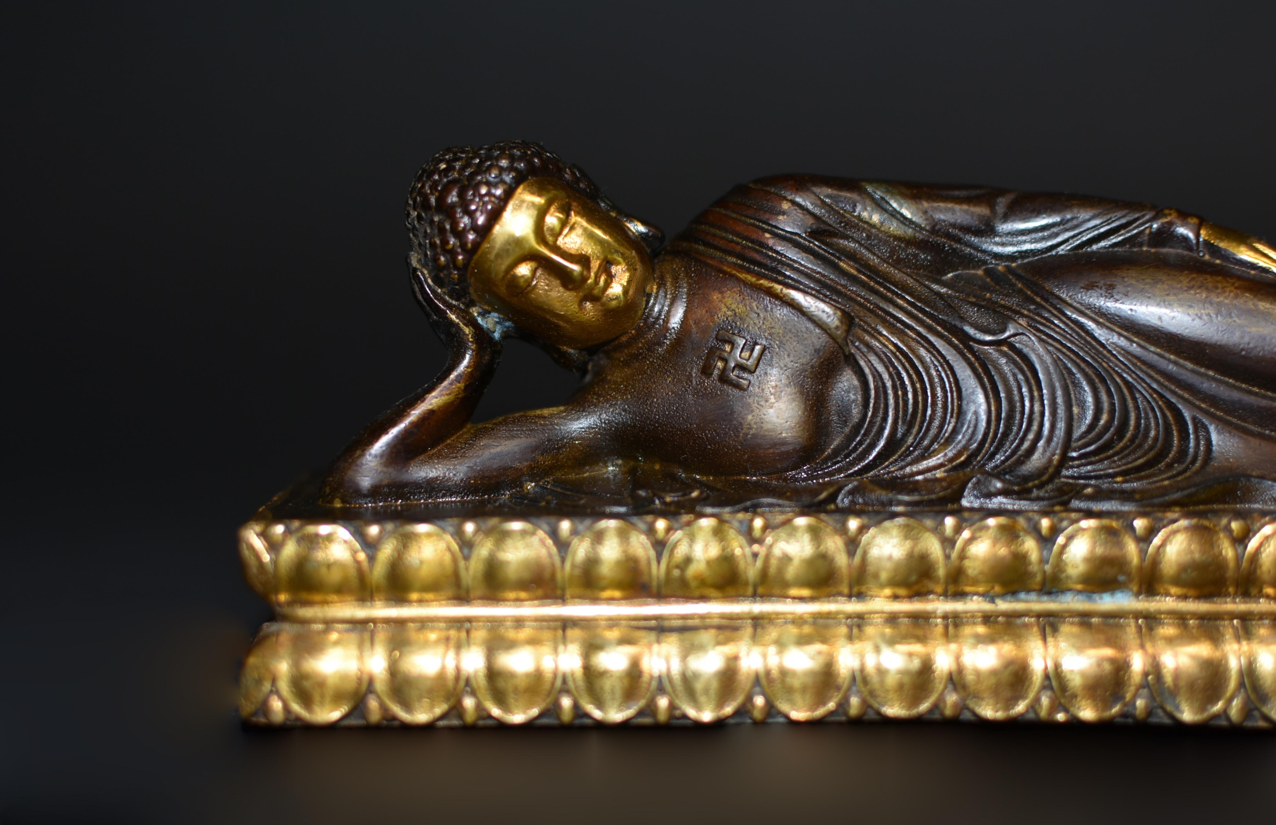 Gilt Bronze Reclining Buddha For Sale 7