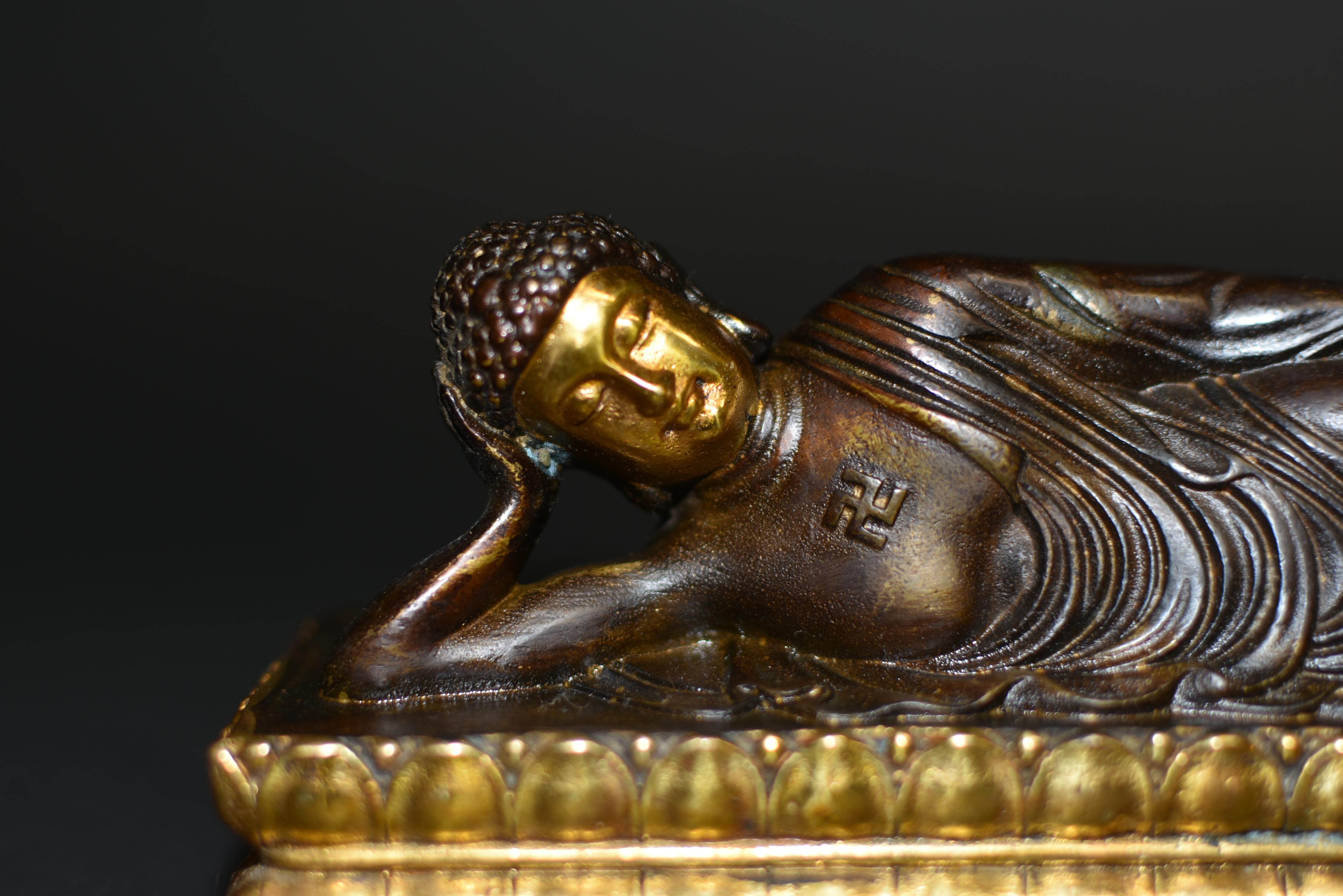 Gilt Bronze Reclining Buddha For Sale 8