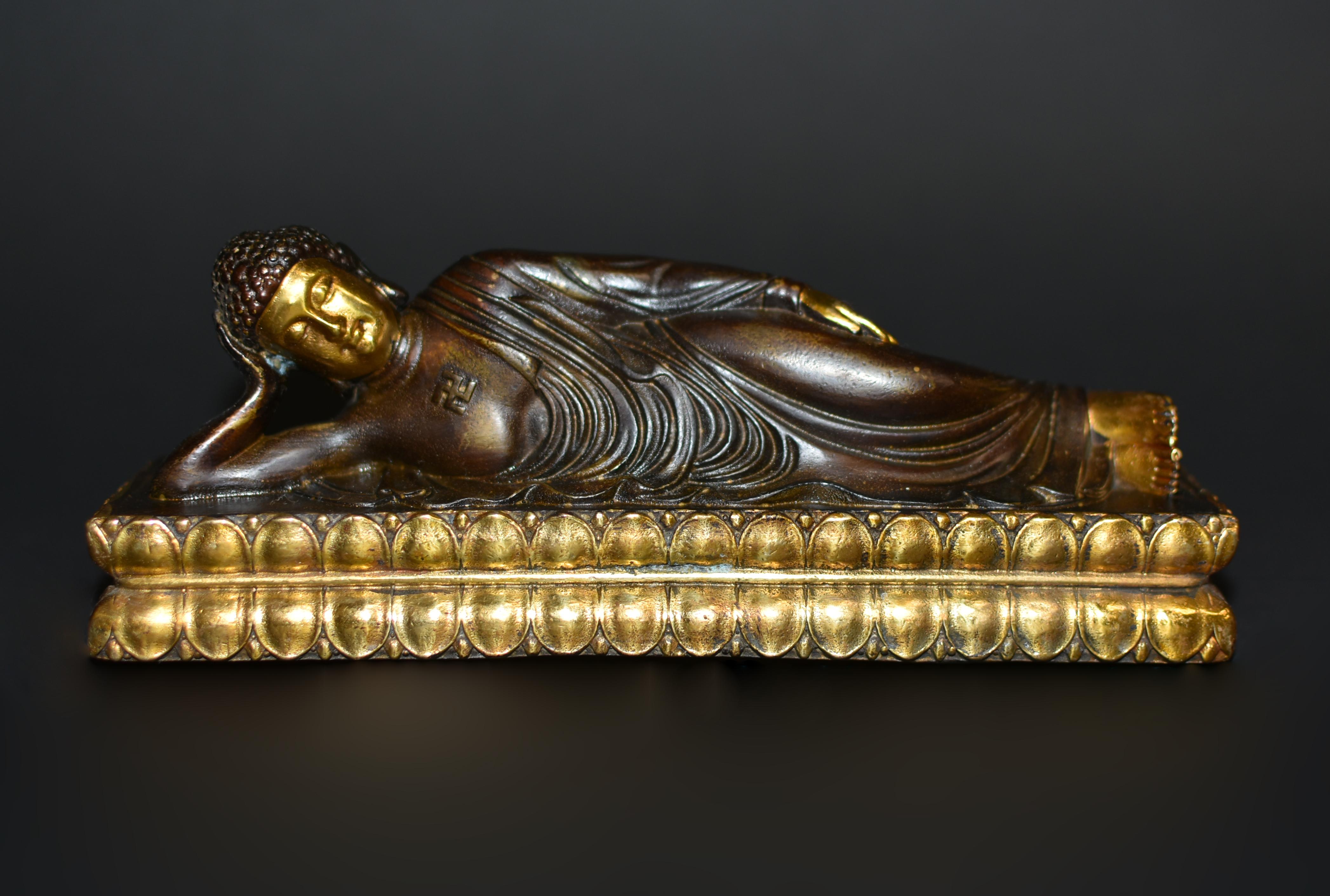 20th Century Gilt Bronze Reclining Buddha For Sale