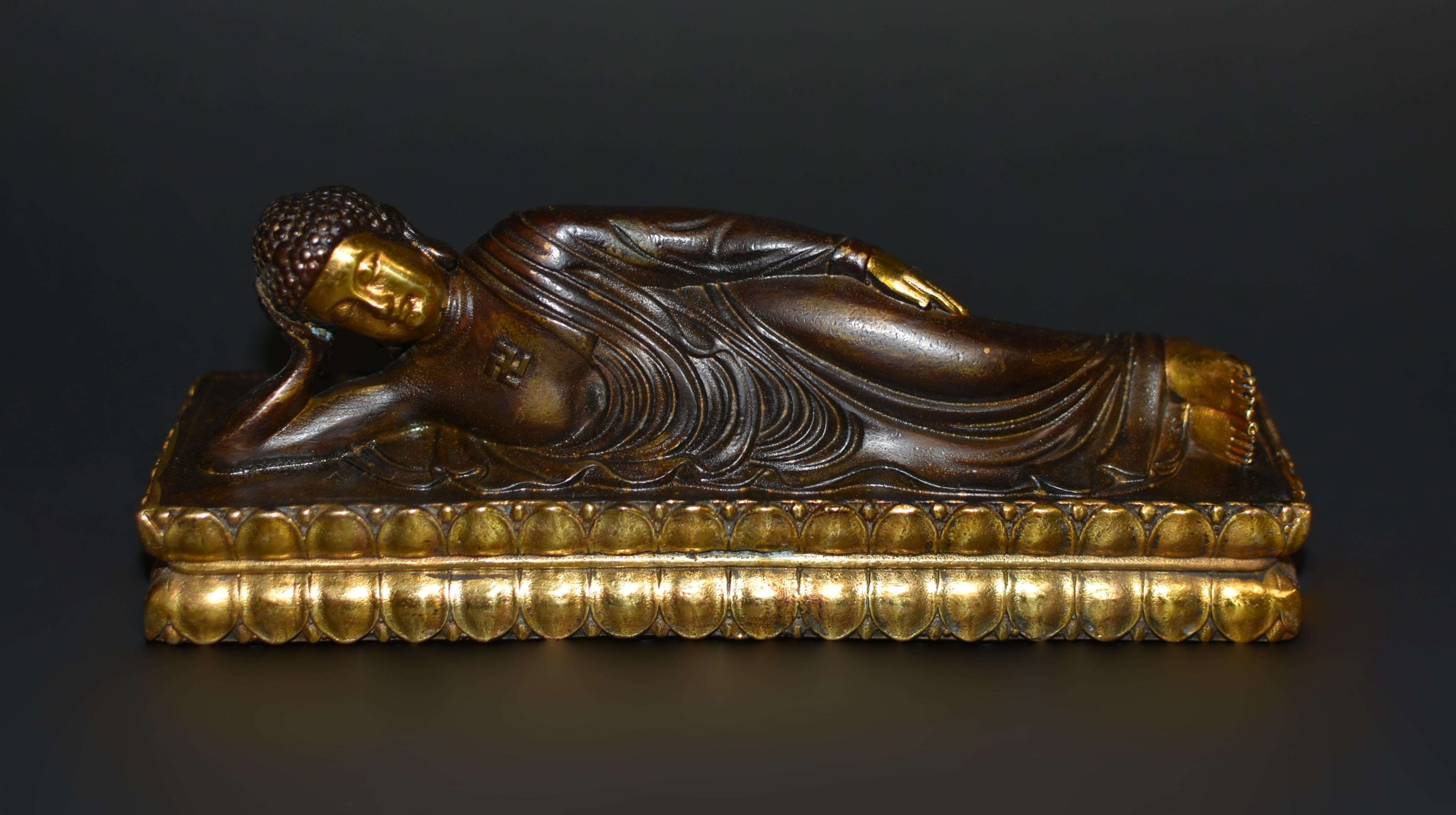 Gilt Bronze Reclining Buddha For Sale 1
