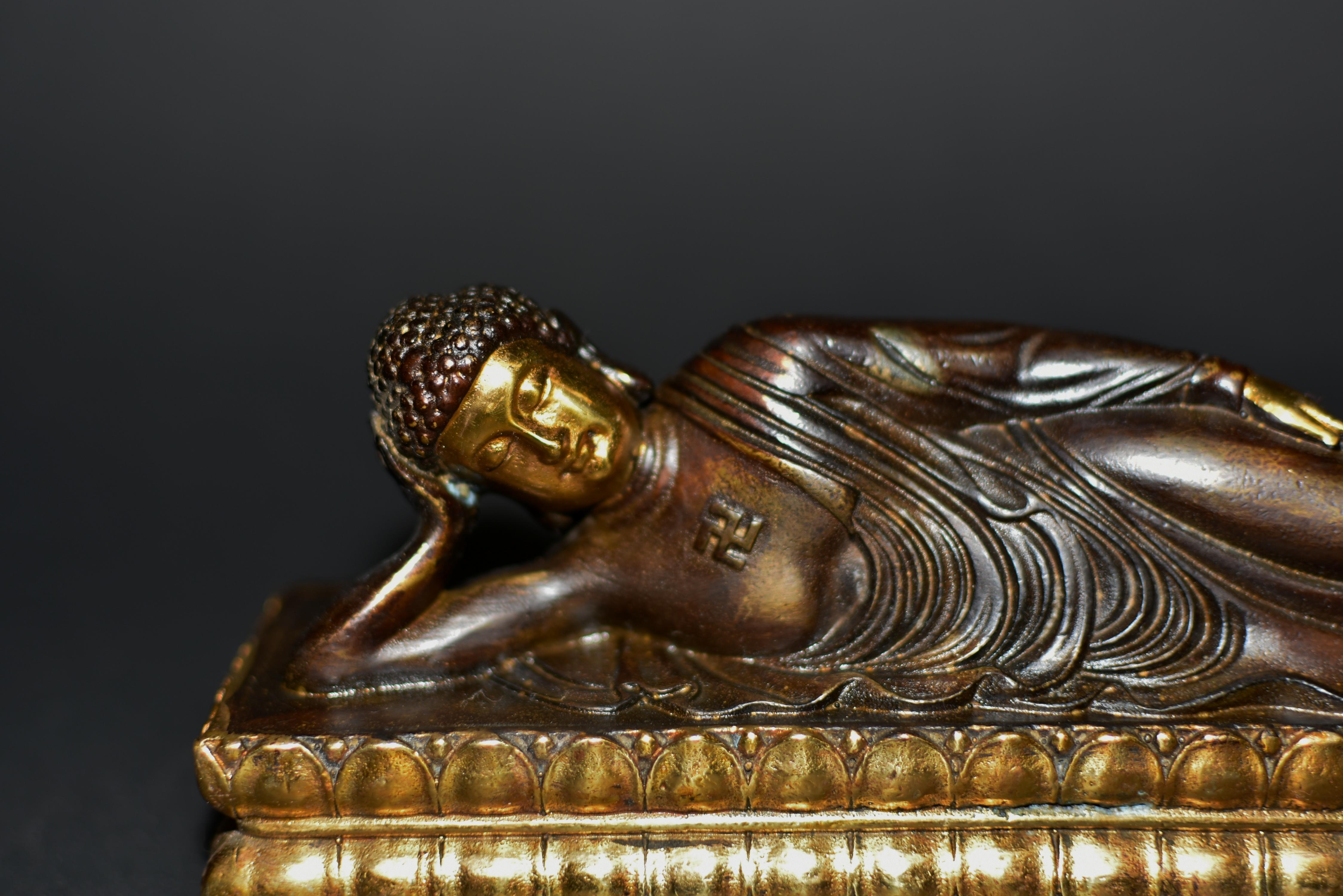Gilt Bronze Reclining Buddha For Sale 2