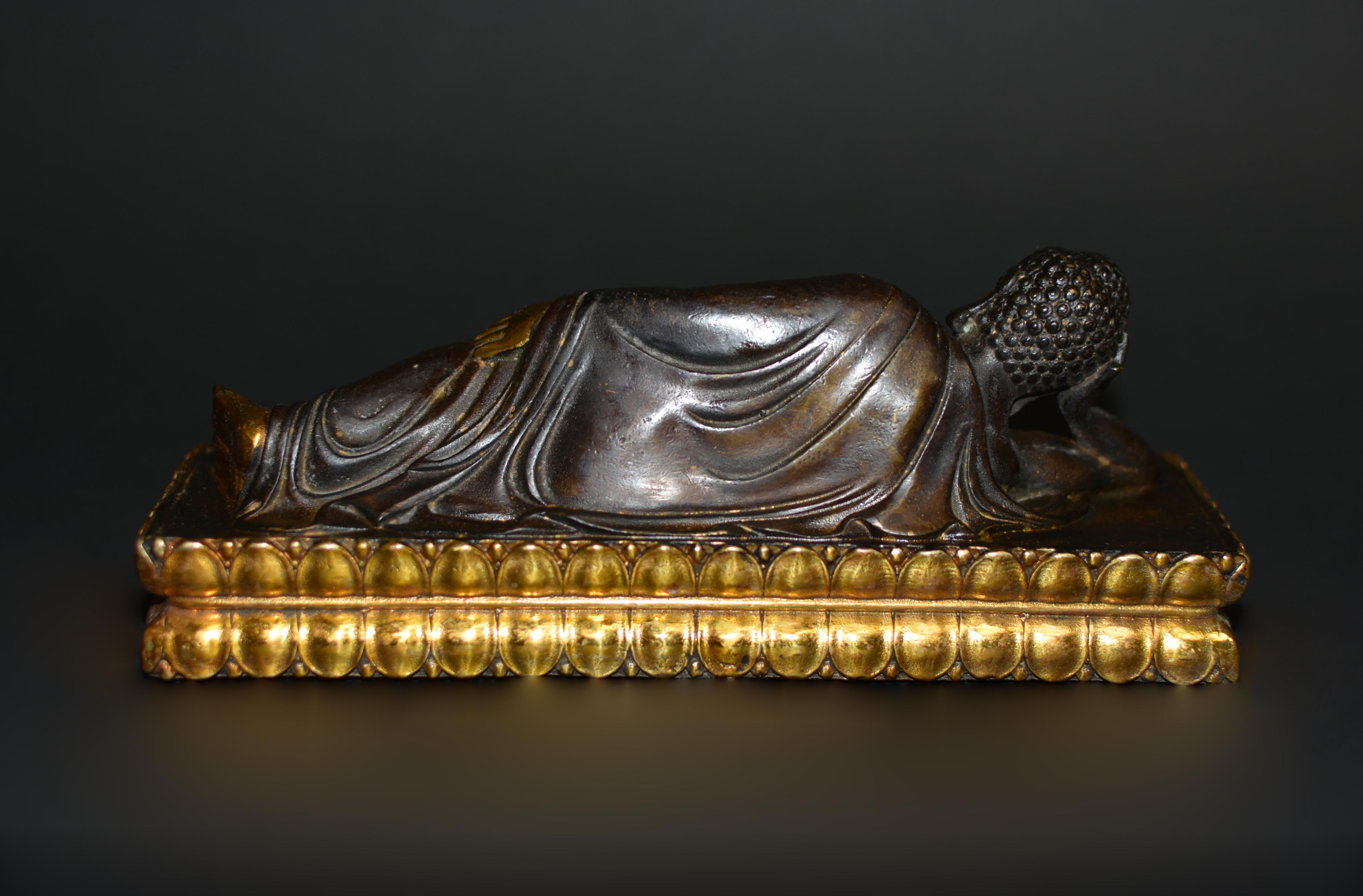 Gilt Bronze Reclining Buddha For Sale 4