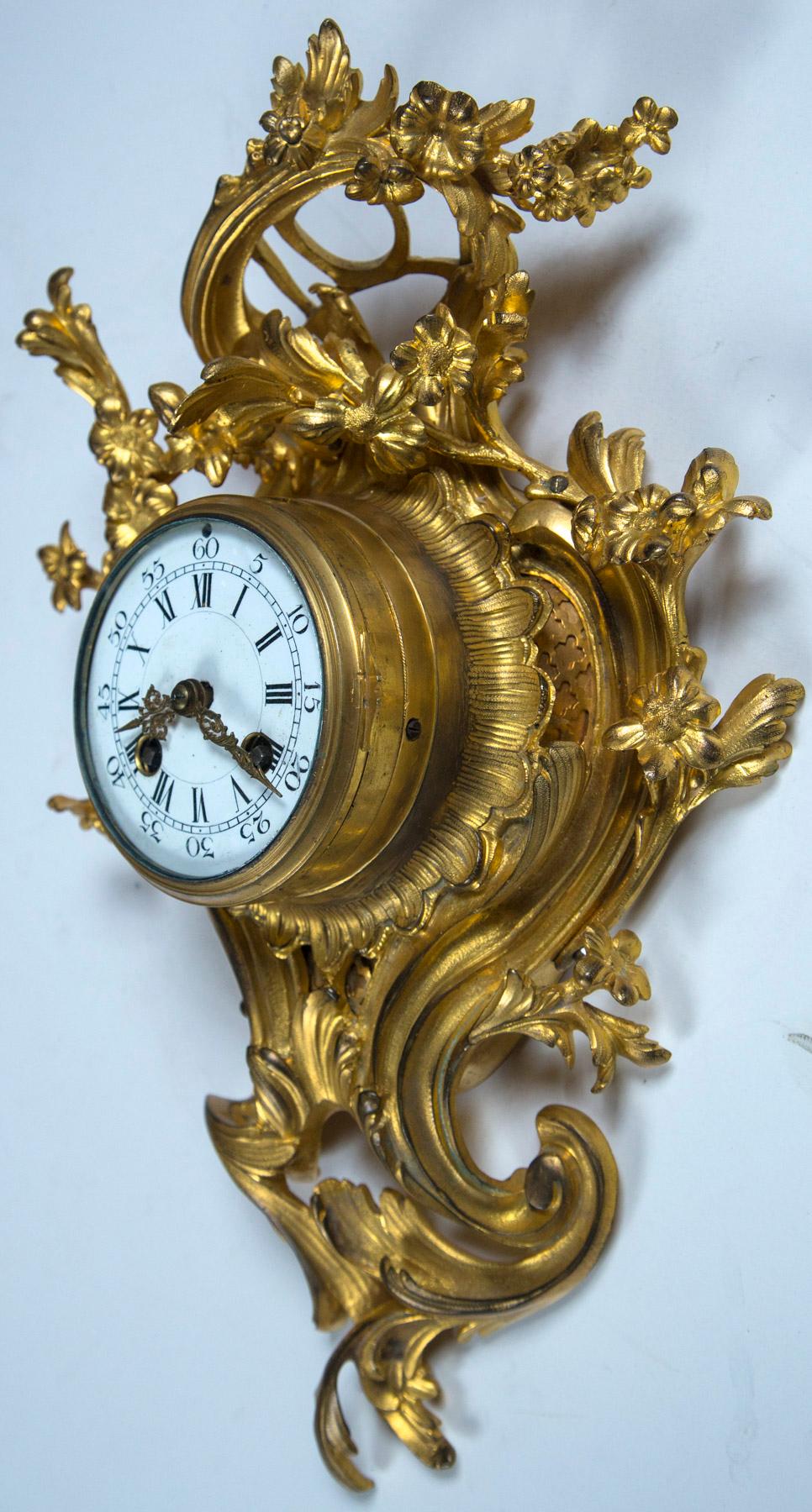 Gilt Bronze Rococo Cartel or Wall Clock In Good Condition For Sale In Woodbury, CT