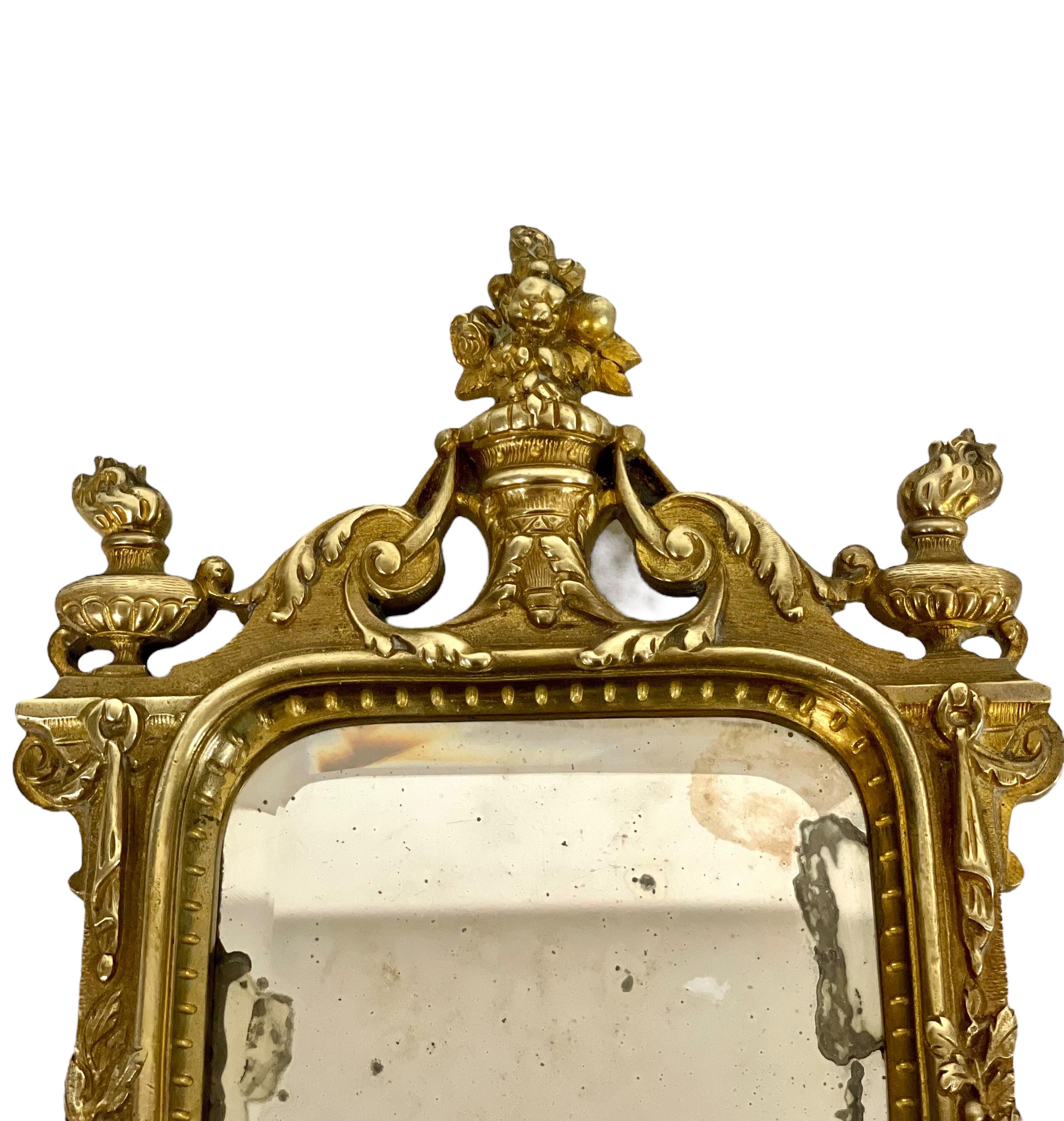 Gilt Bronze Rococo Vanity Mirror In Good Condition For Sale In LA CIOTAT, FR