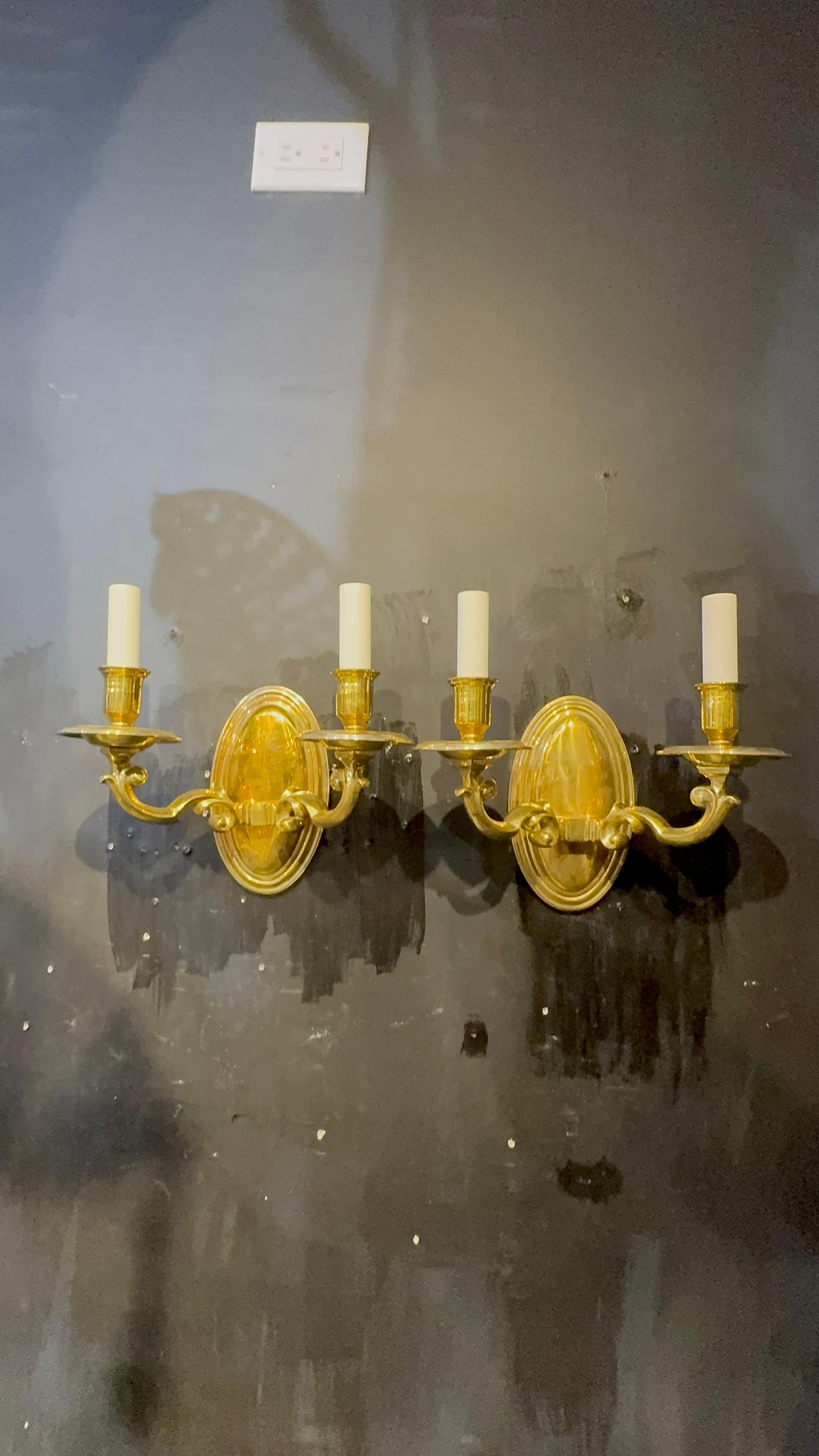 Gilt bronze sconces (Vergoldet) im Angebot