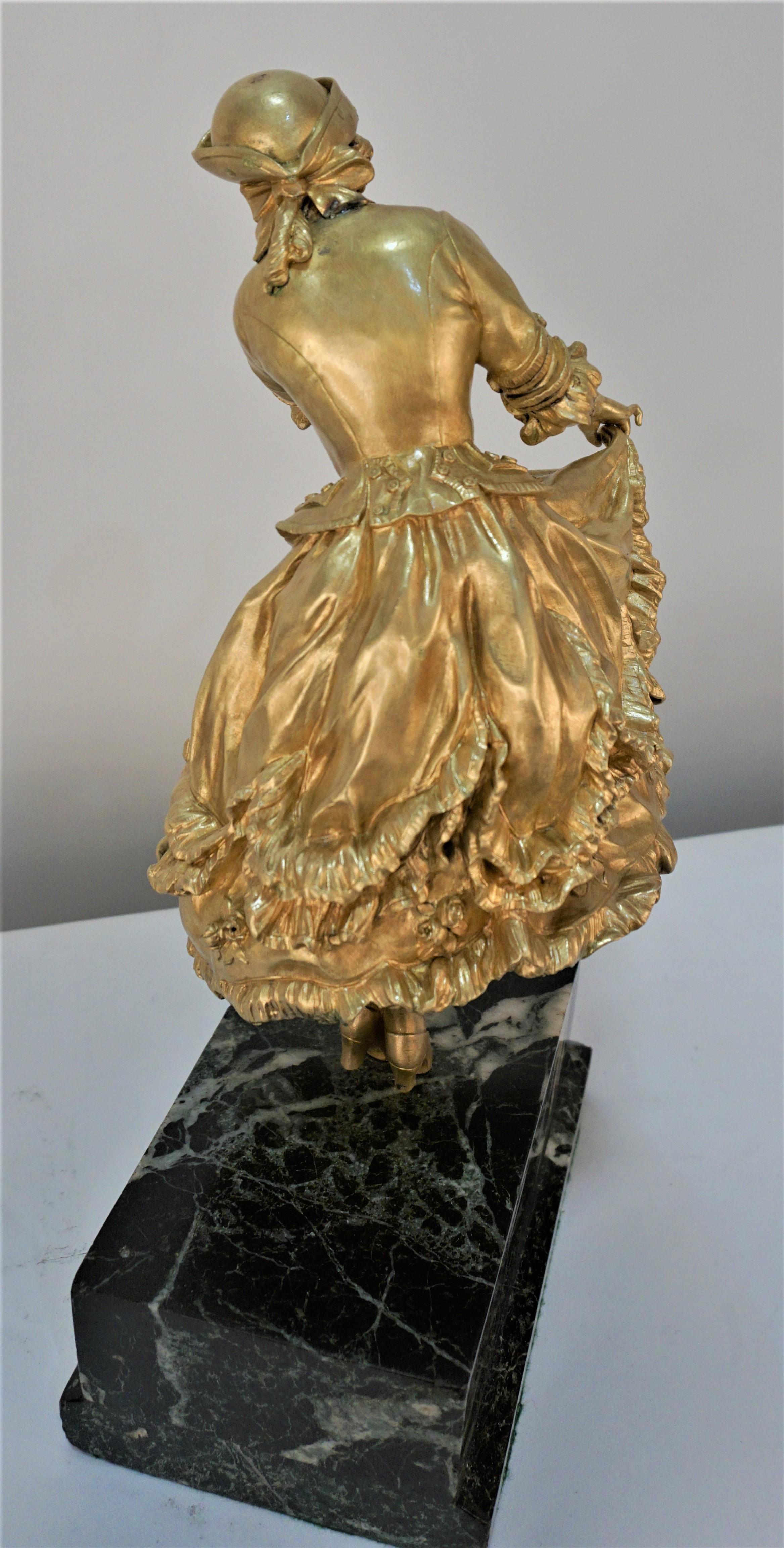 Vergoldete Bronzeskulptur einer Frau im Tanz aus vergoldeter Bronze von Claire Jeanne Roberte Colinet (20. Jahrhundert) im Angebot