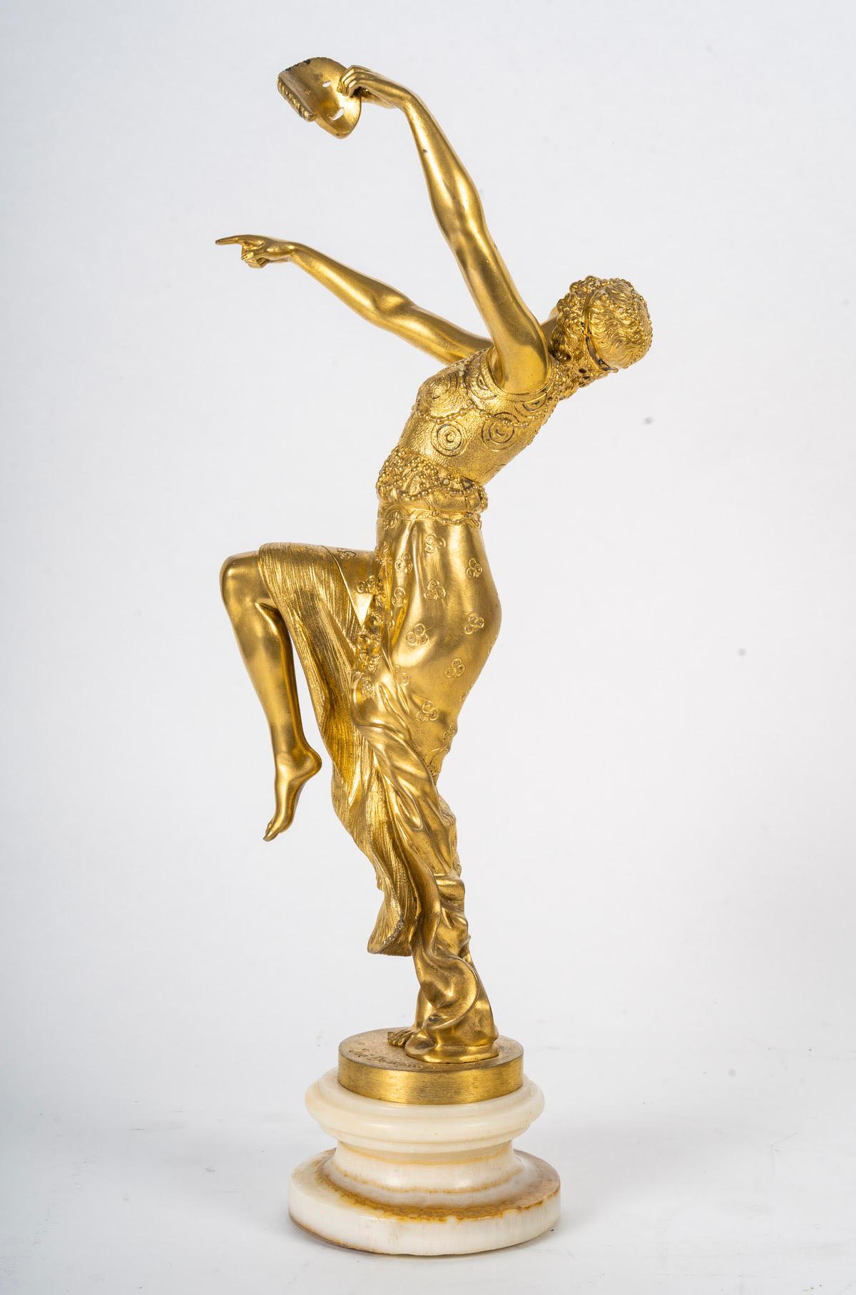 Gilt bronze sculpture, onyx base by Joe Descomps, 1900, Art Nouveau.

An Art Nouveau sculpture by Joe Descomps of a dancer with a mask, circa 1900, gilt bronze and onyx base.
H: 44cm, W: 19cm, D: 11cm
