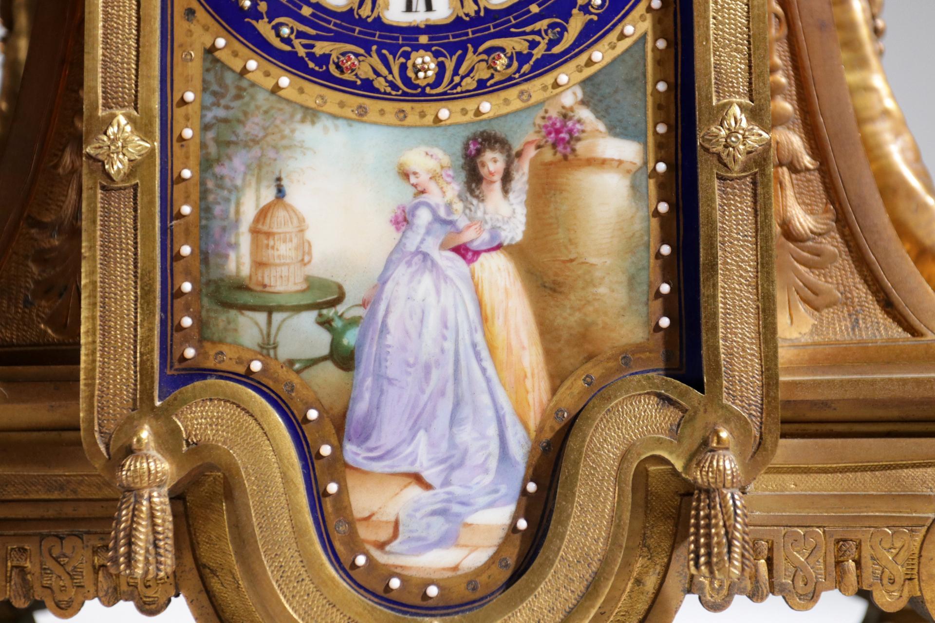 Beautiful 18th century Rococo manner gilt bronze mantel clock with elegant Sèvres style bleu / navy colored porcelain.
The porcelain is very delicately hand painted with a landscape on one side of the vases and figures on a staircase on the