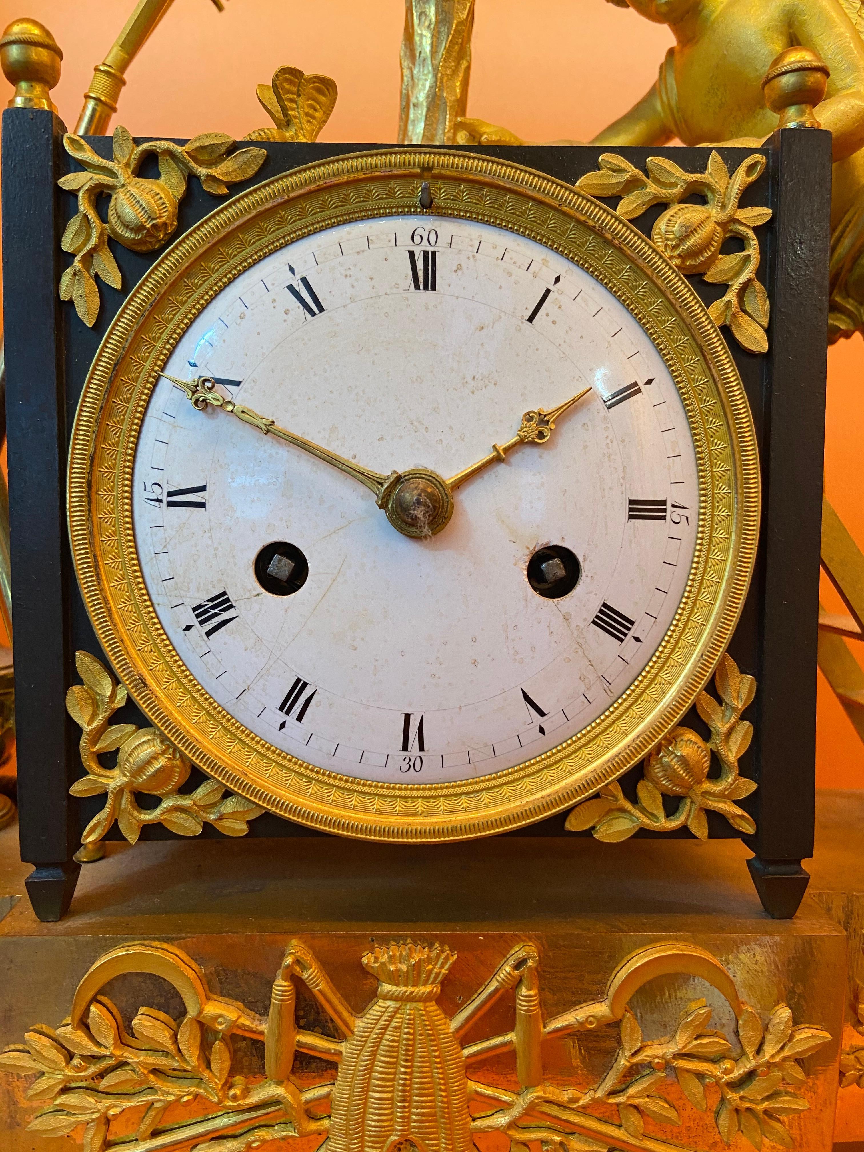 Gilt Bronze Table Clock « the Gardener Angel » French Work, Circa 1805 In Good Condition For Sale In Marcq-en-Barœul, Hauts-de-France