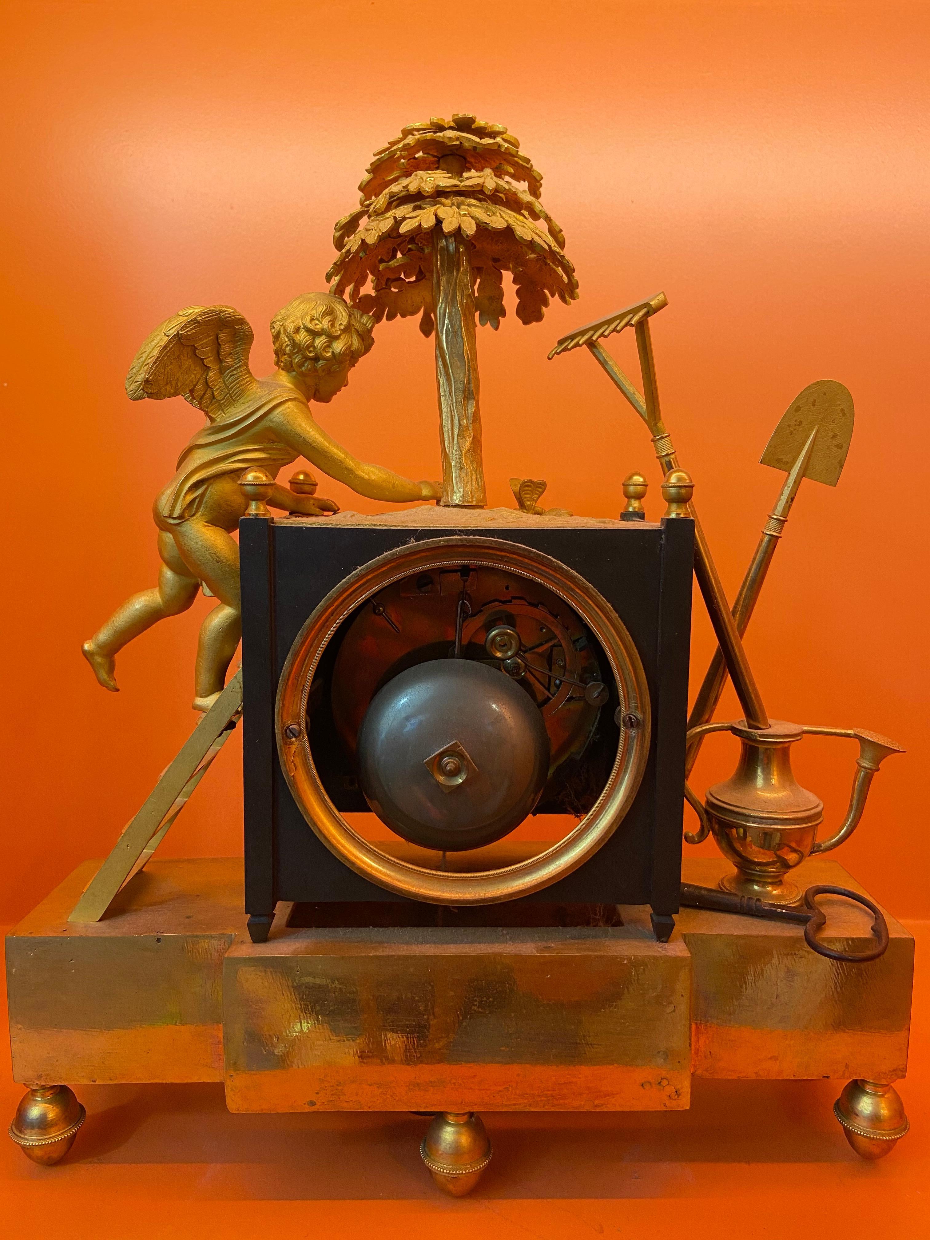 Horloge de table en bronze doré « The Gardener Angel » (L'ange jardinier) - Œuvre française, vers 1805 Bon état - En vente à Marcq-en-Barœul, Hauts-de-France