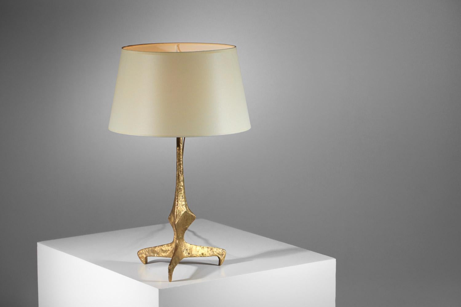 Gilt bronze table lamp in the Felix Agostini style, tripod-shaped  For Sale 5