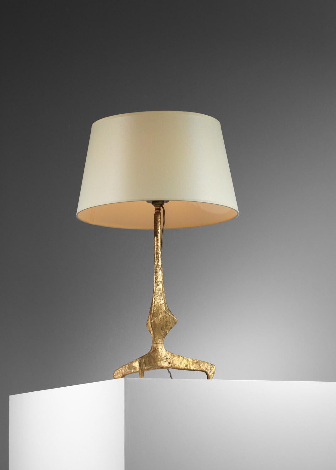 Gilt bronze table lamp in the Felix Agostini style, tripod-shaped  For Sale 6