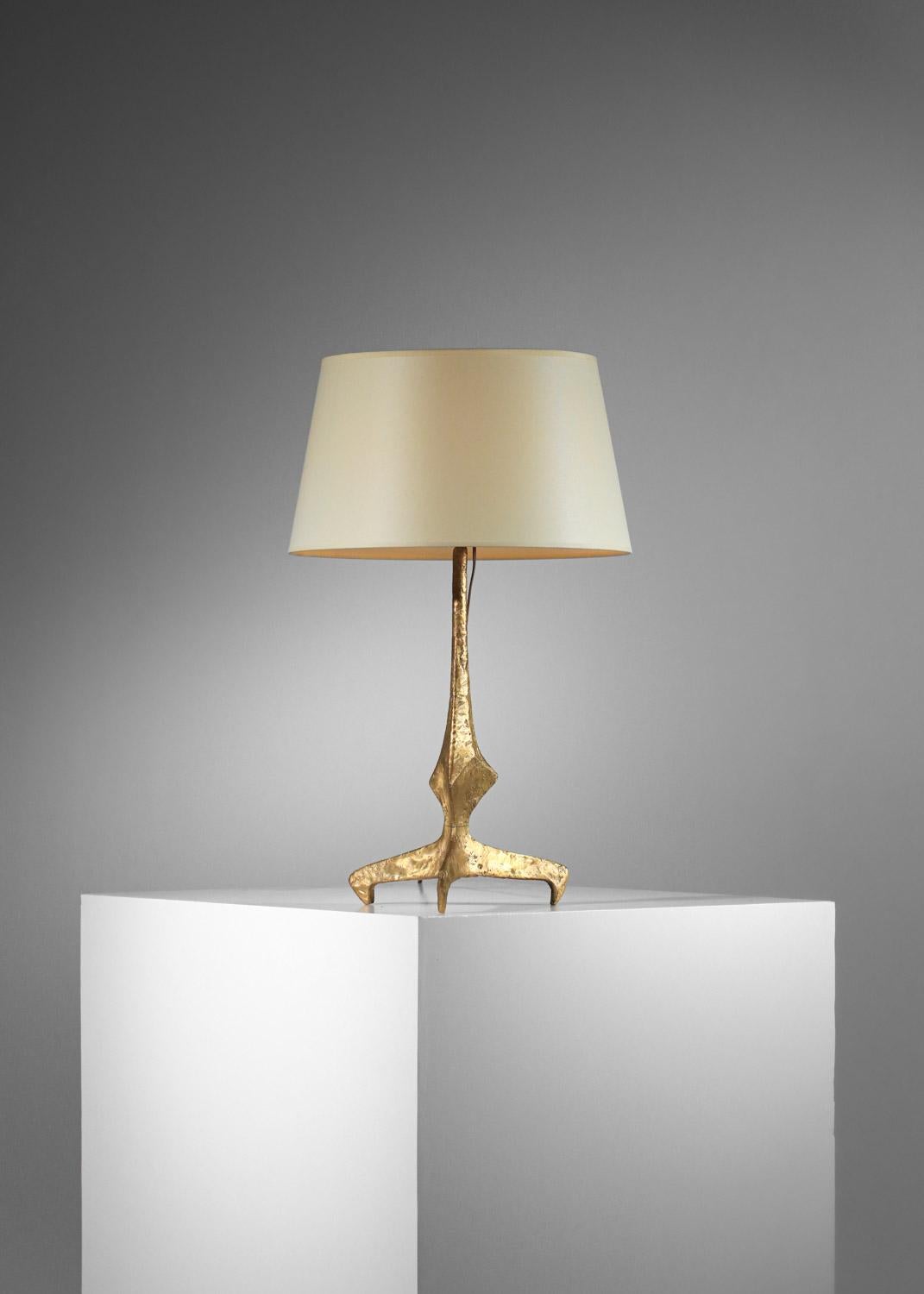 Gilt bronze table lamp in the Felix Agostini style, tripod-shaped  For Sale 7