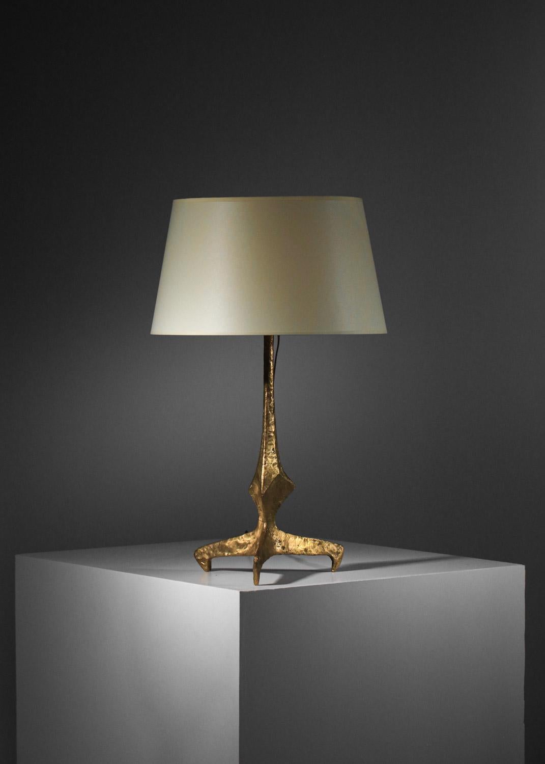 Gilt bronze table lamp in the Felix Agostini style, tripod-shaped  For Sale 9