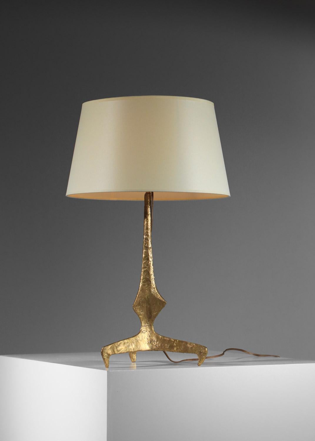 Mid-Century Modern Gilt bronze table lamp in the Felix Agostini style, tripod-shaped  For Sale