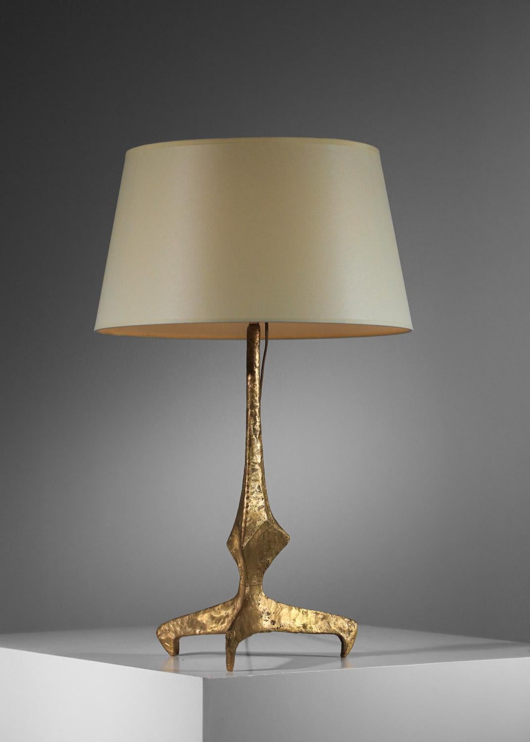 Gilt bronze table lamp in the Felix Agostini style, tripod-shaped  In Good Condition For Sale In Lyon, FR