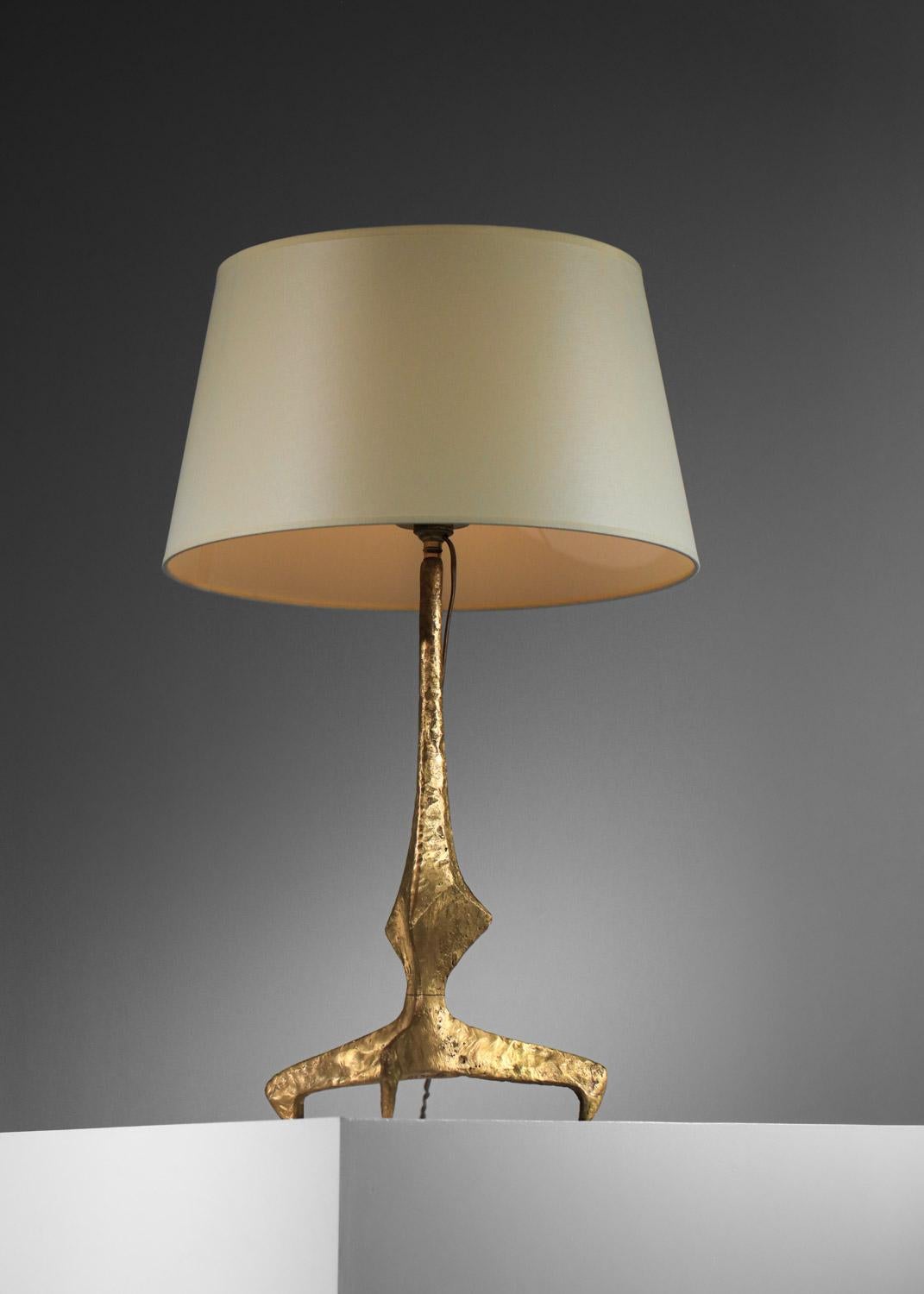 Mid-20th Century Gilt bronze table lamp in the Felix Agostini style, tripod-shaped  For Sale