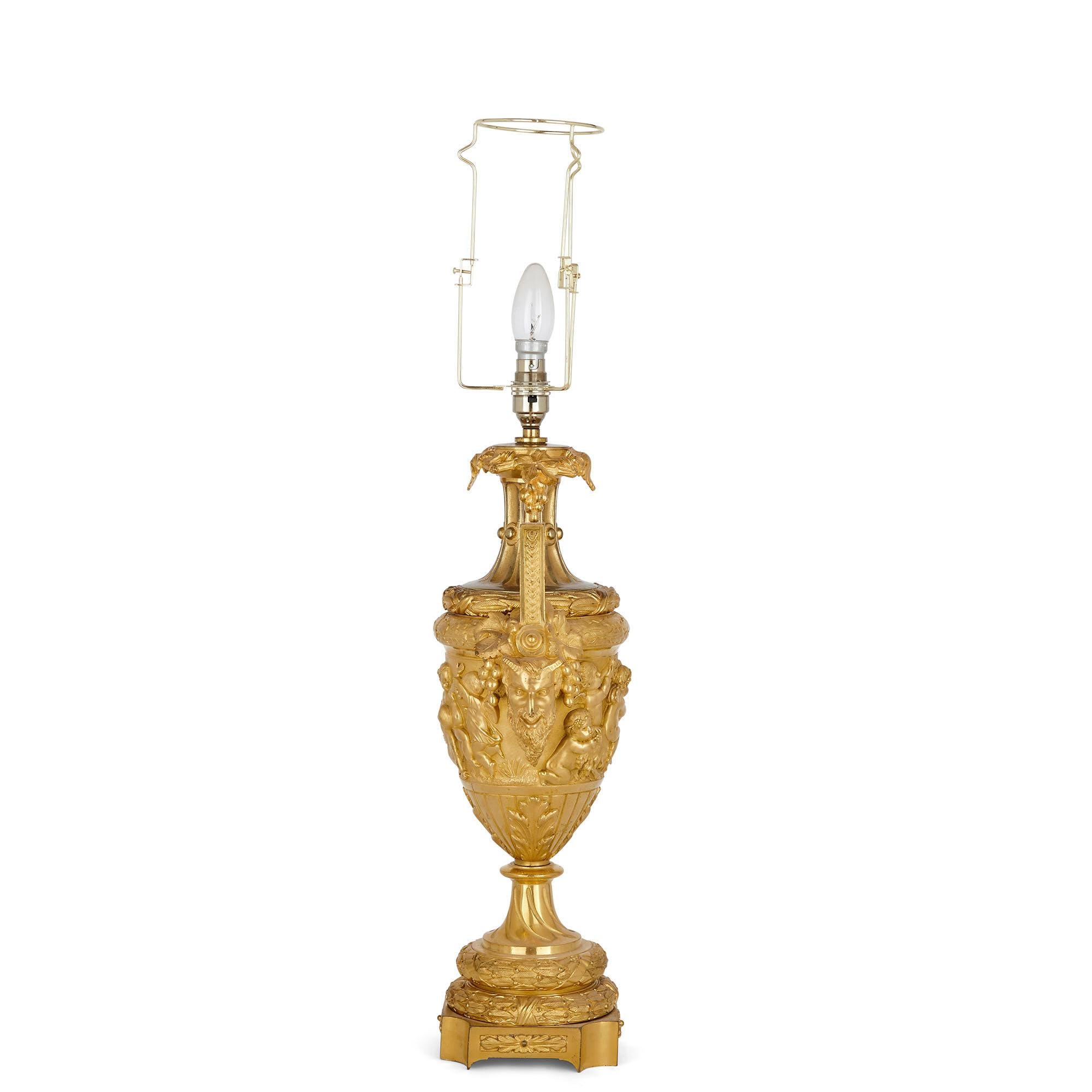 Rococo Lampe de table en bronze doré de style rococo en vente