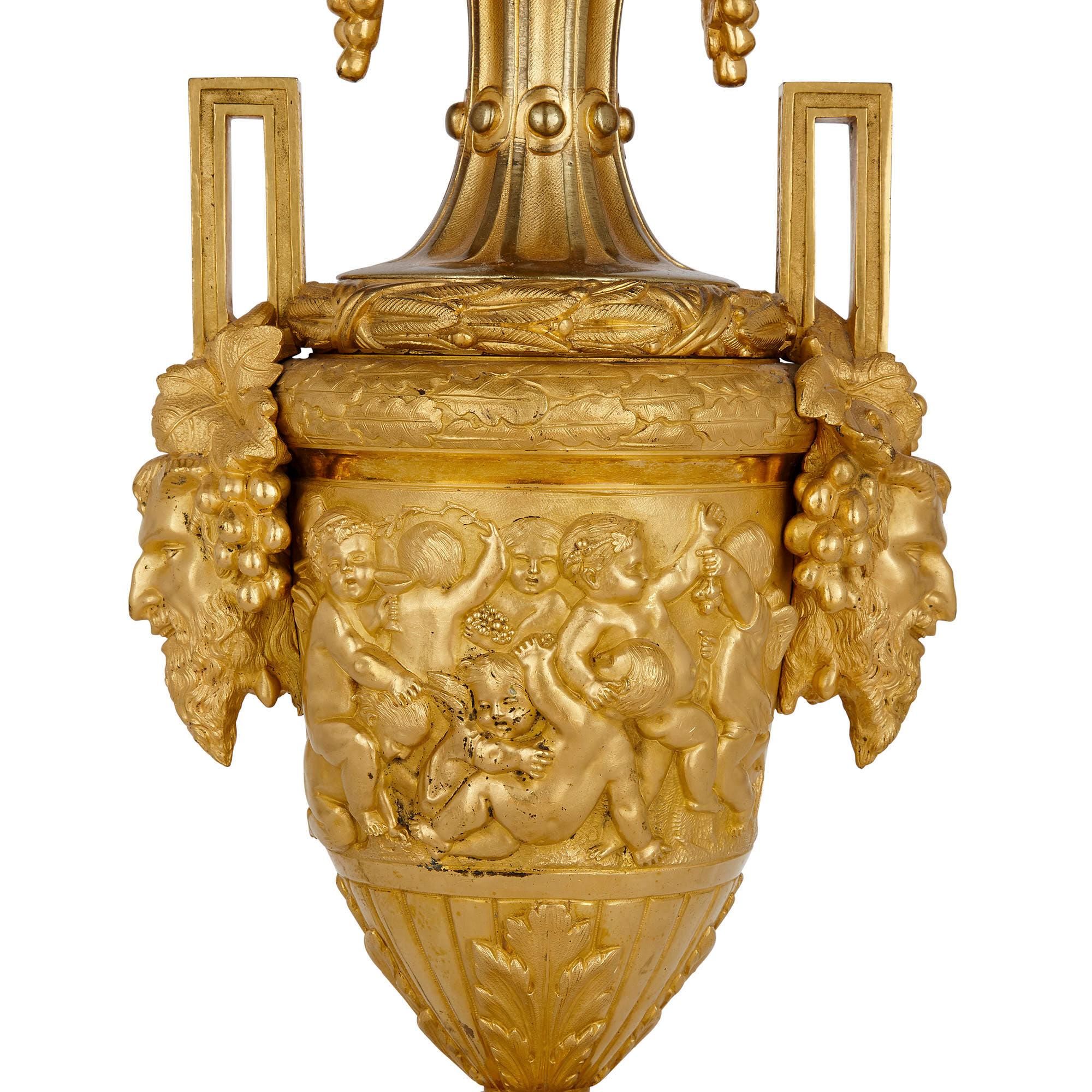 Français Lampe de table en bronze doré de style rococo en vente