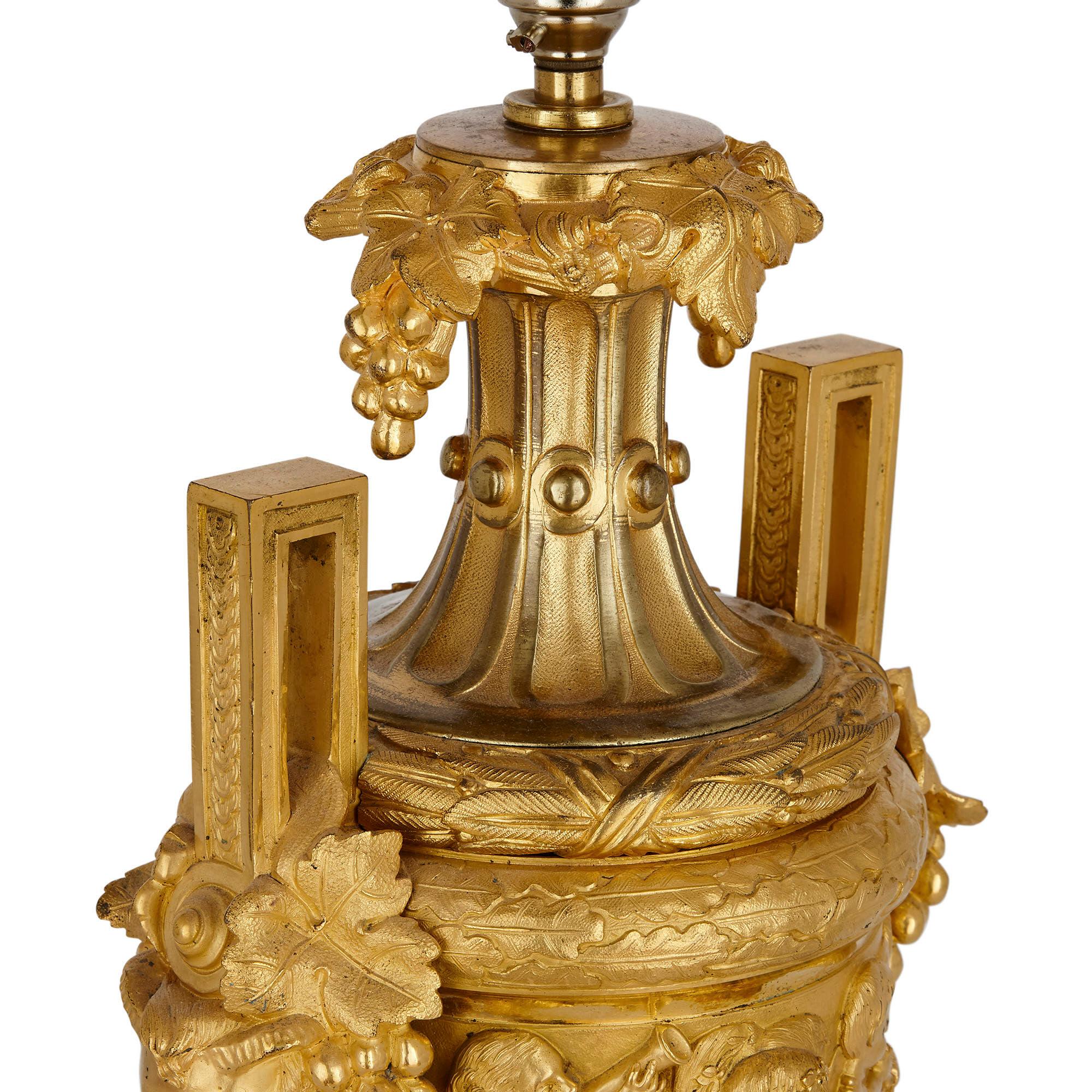 XIXe siècle Lampe de table en bronze doré de style rococo en vente