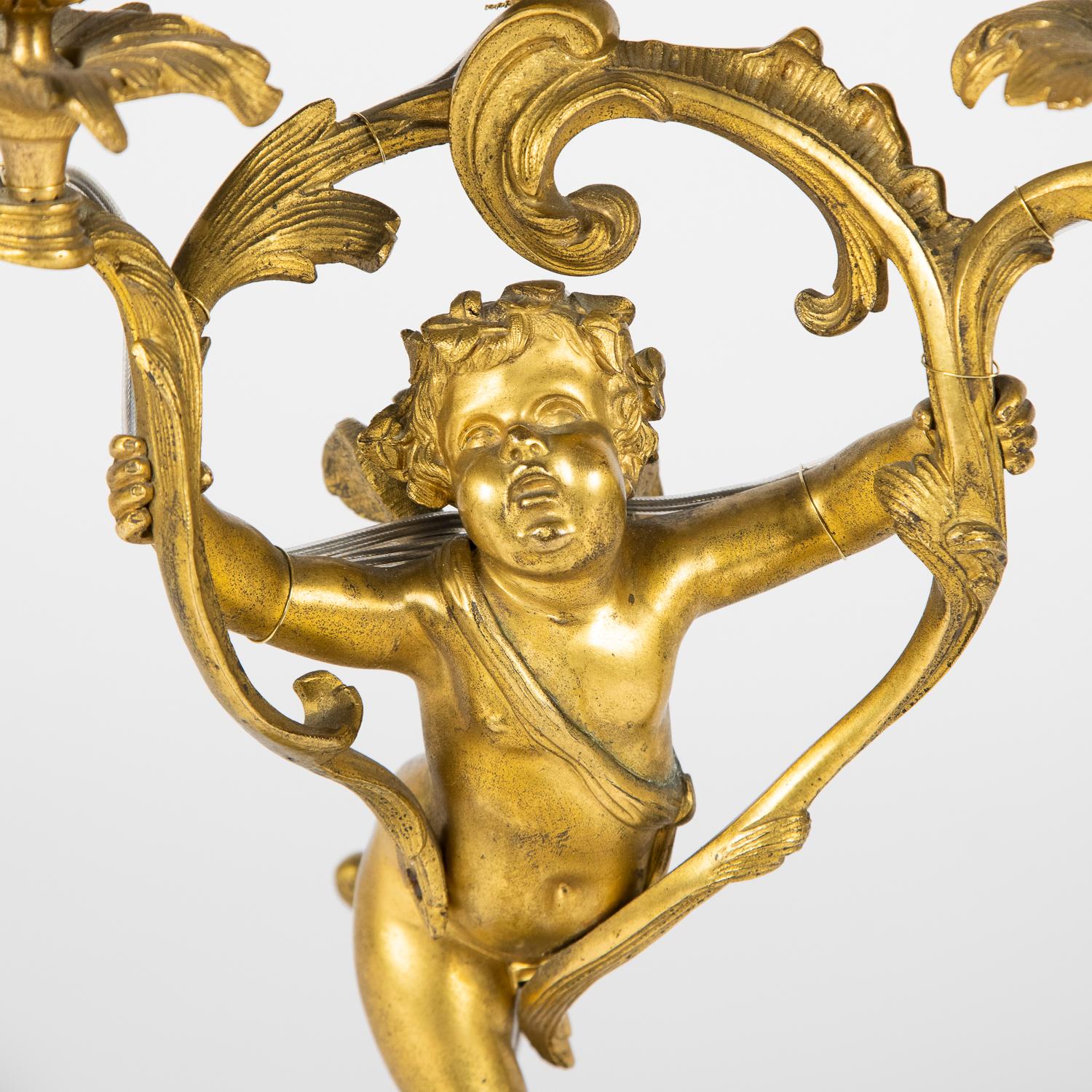 Bronze Lampes de table à trois bras en bronze doré en vente