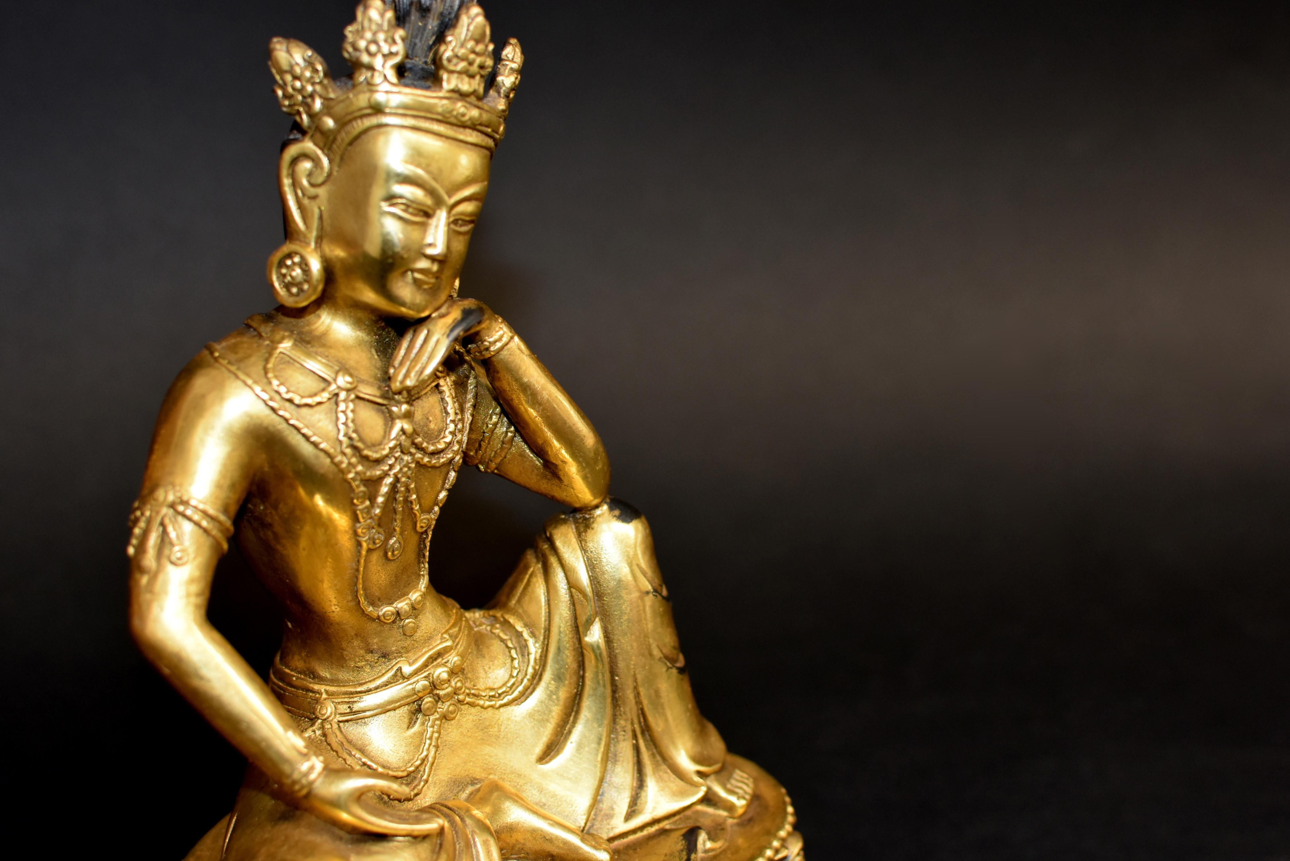 Gilt Bronze Tibetan Water Moon Guan Yin Avalokiteshvara Statue For Sale 1