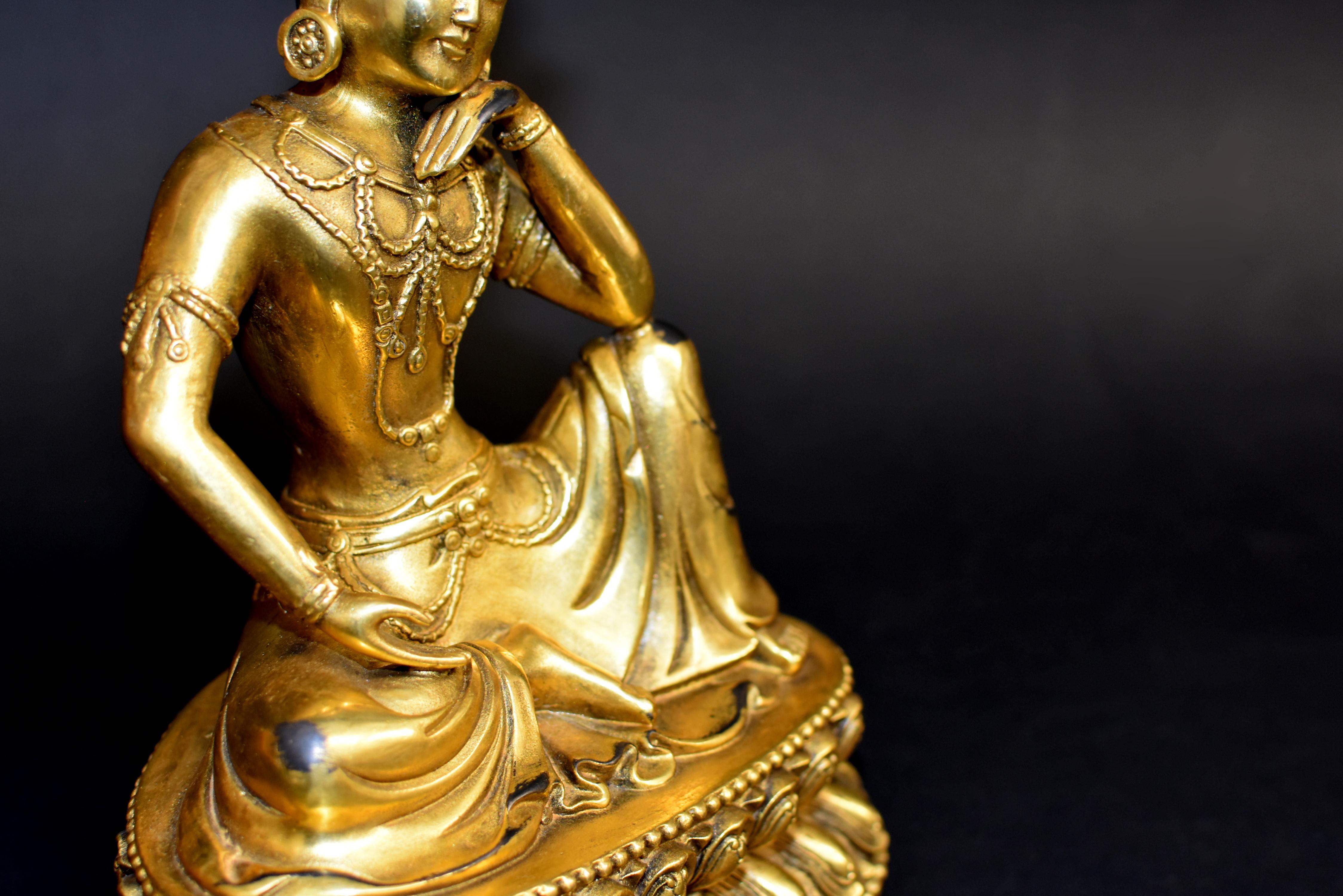 Gilt Bronze Tibetan Water Moon Guan Yin Avalokiteshvara Statue For Sale 2