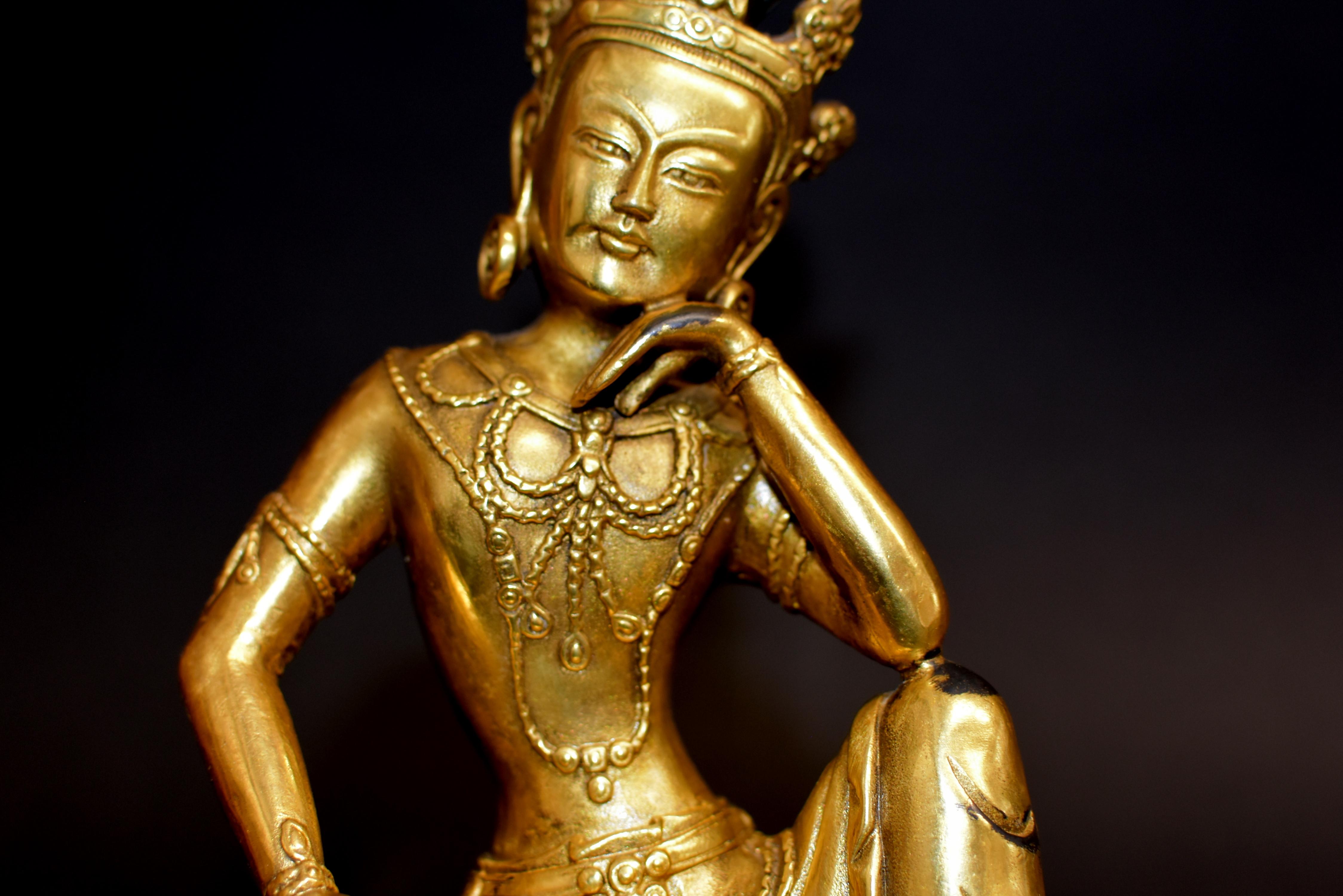 Gilt Bronze Tibetan Water Moon Guan Yin Avalokiteshvara Statue For Sale 4