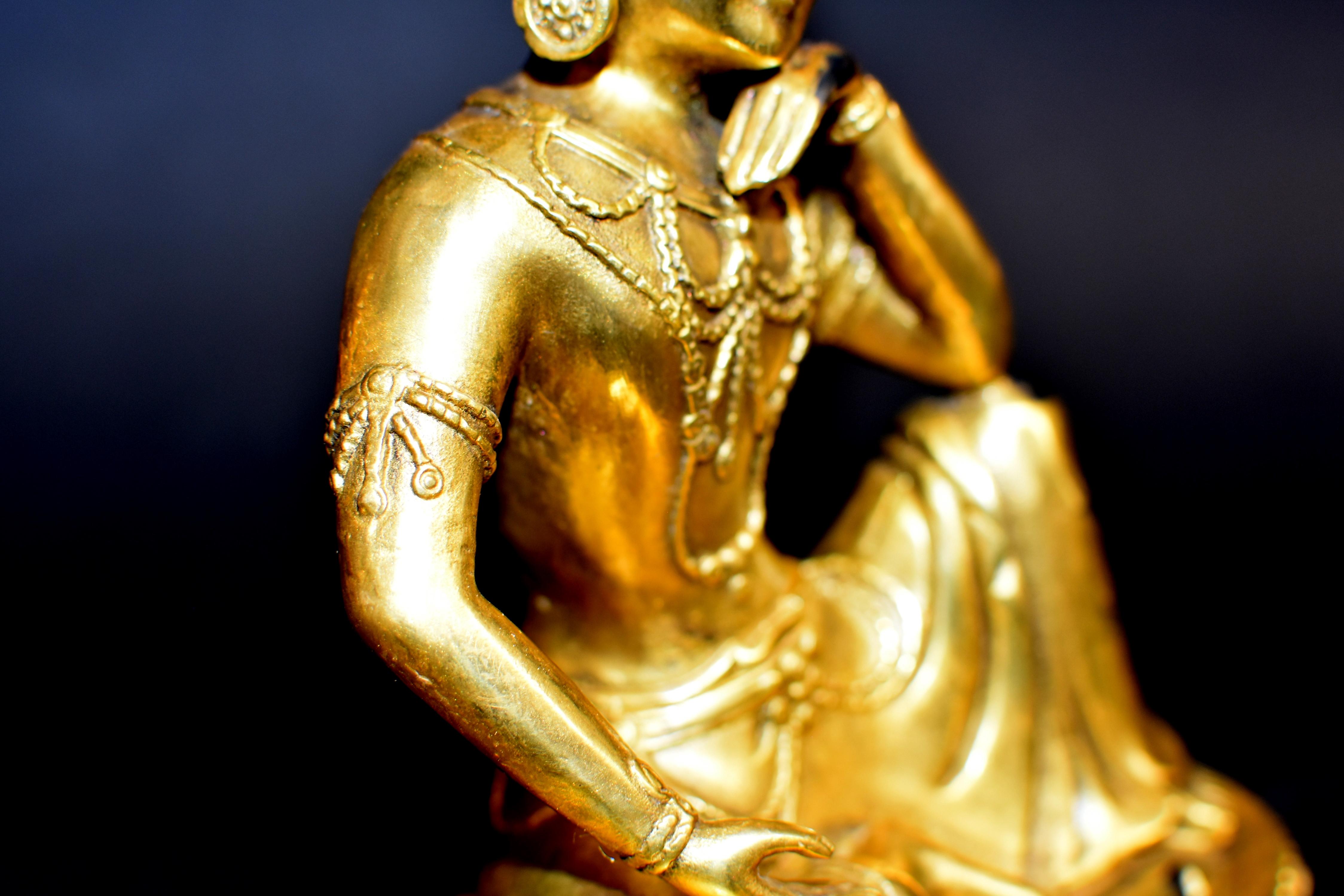 Gilt Bronze Tibetan Water Moon Guan Yin Avalokiteshvara Statue For Sale 5