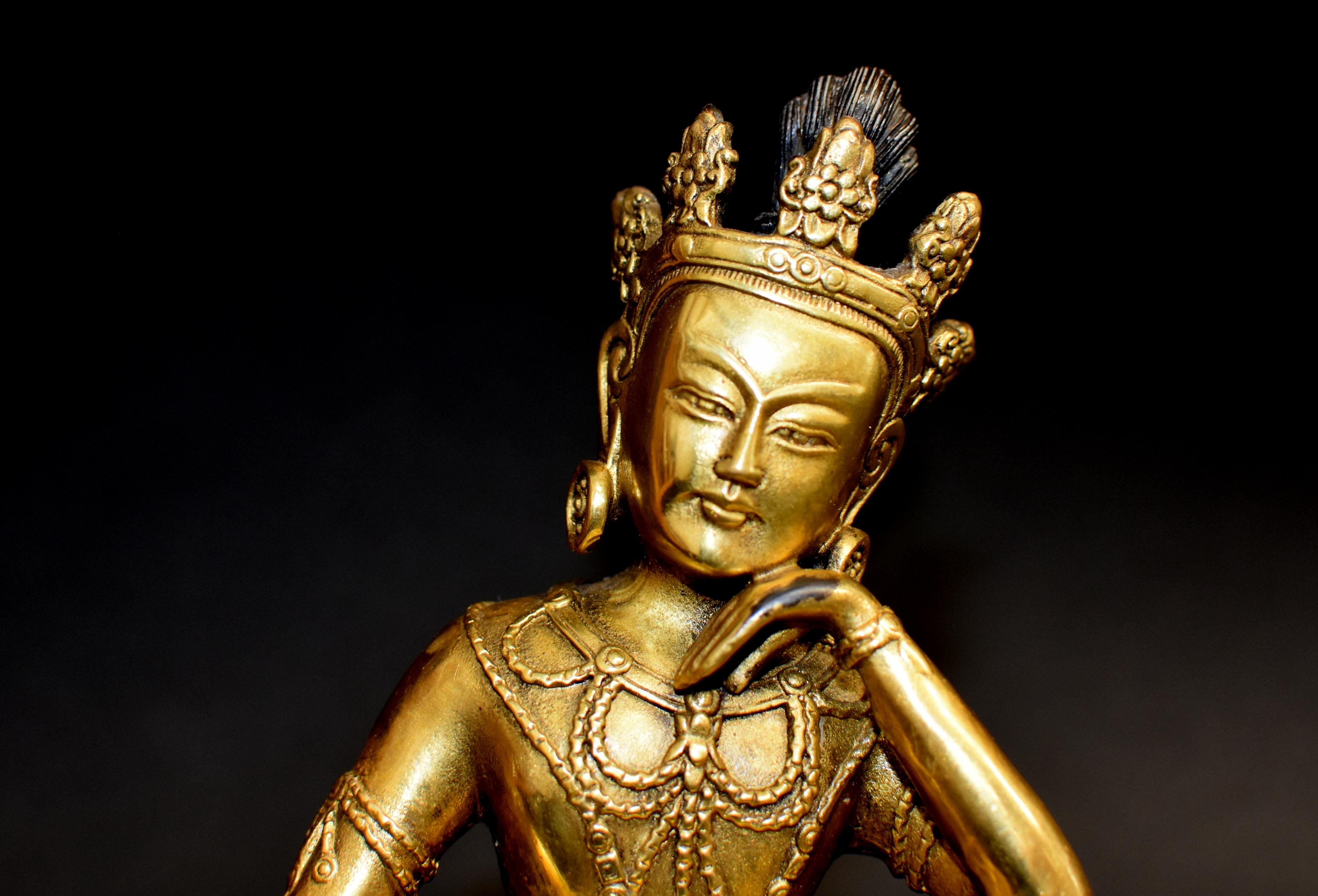 20th Century Gilt Bronze Tibetan Water Moon Guan Yin Avalokiteshvara Statue For Sale