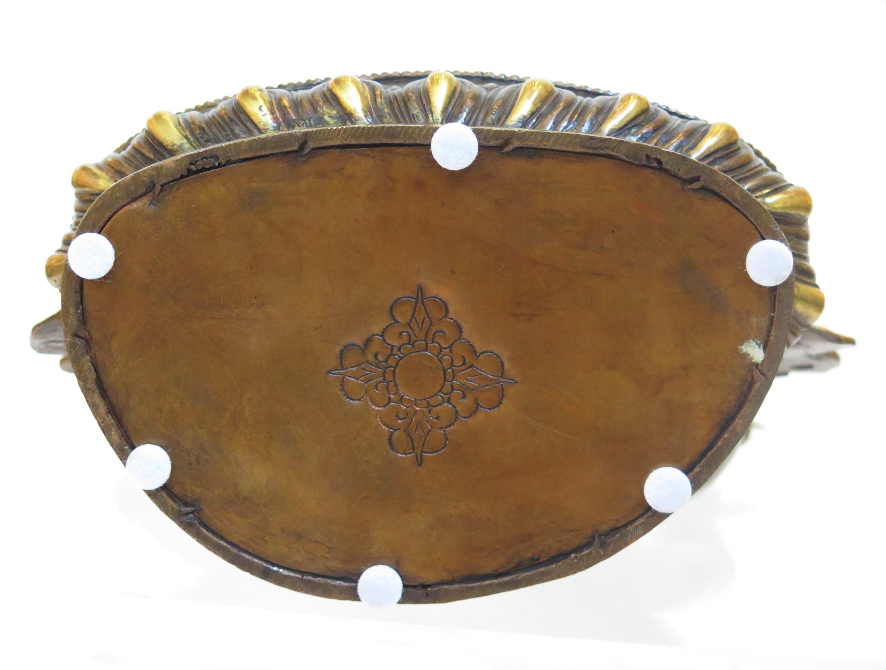 Deidad budista tibetana Chenrezig 'Avalokiteshvara de cuatro brazos' de bronce dorado 5