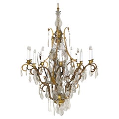 Lampadario a dodici luci in bronzo dorato