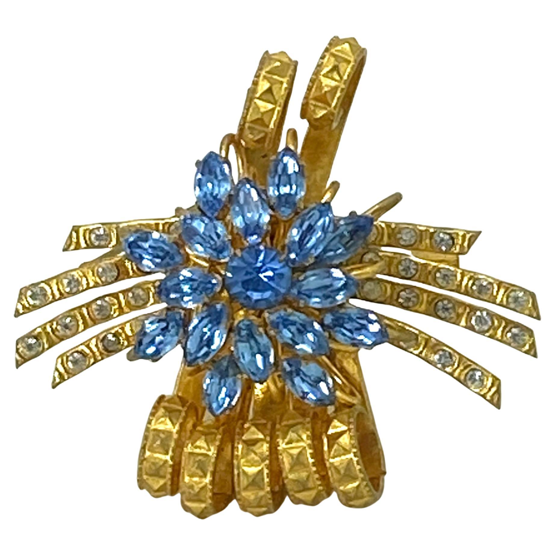 Vergoldete Brosche mit französisch blauen Strasssteinen
