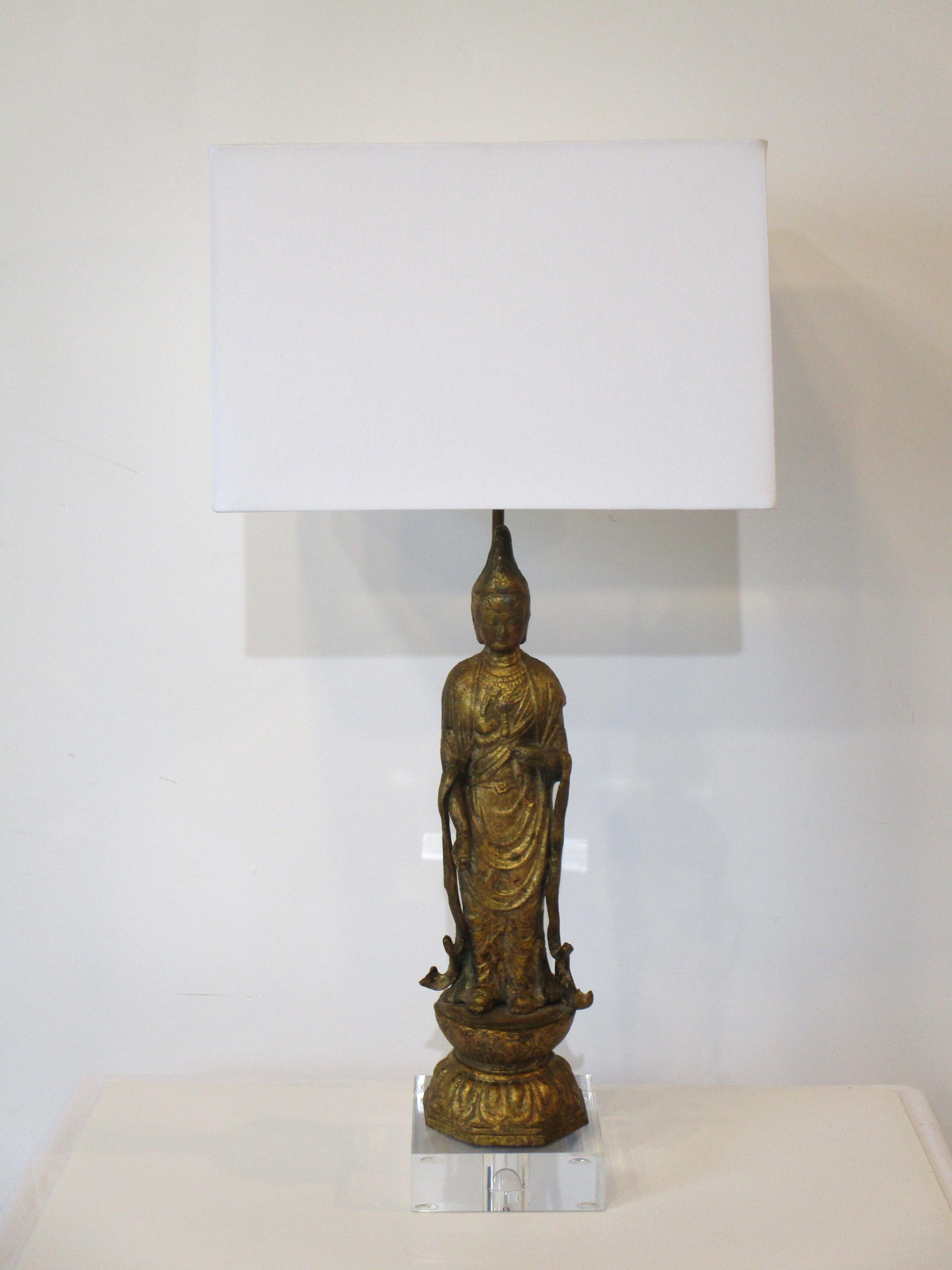 Lampe de table Bouddha dorée dans le style de James Mont  en vente 2