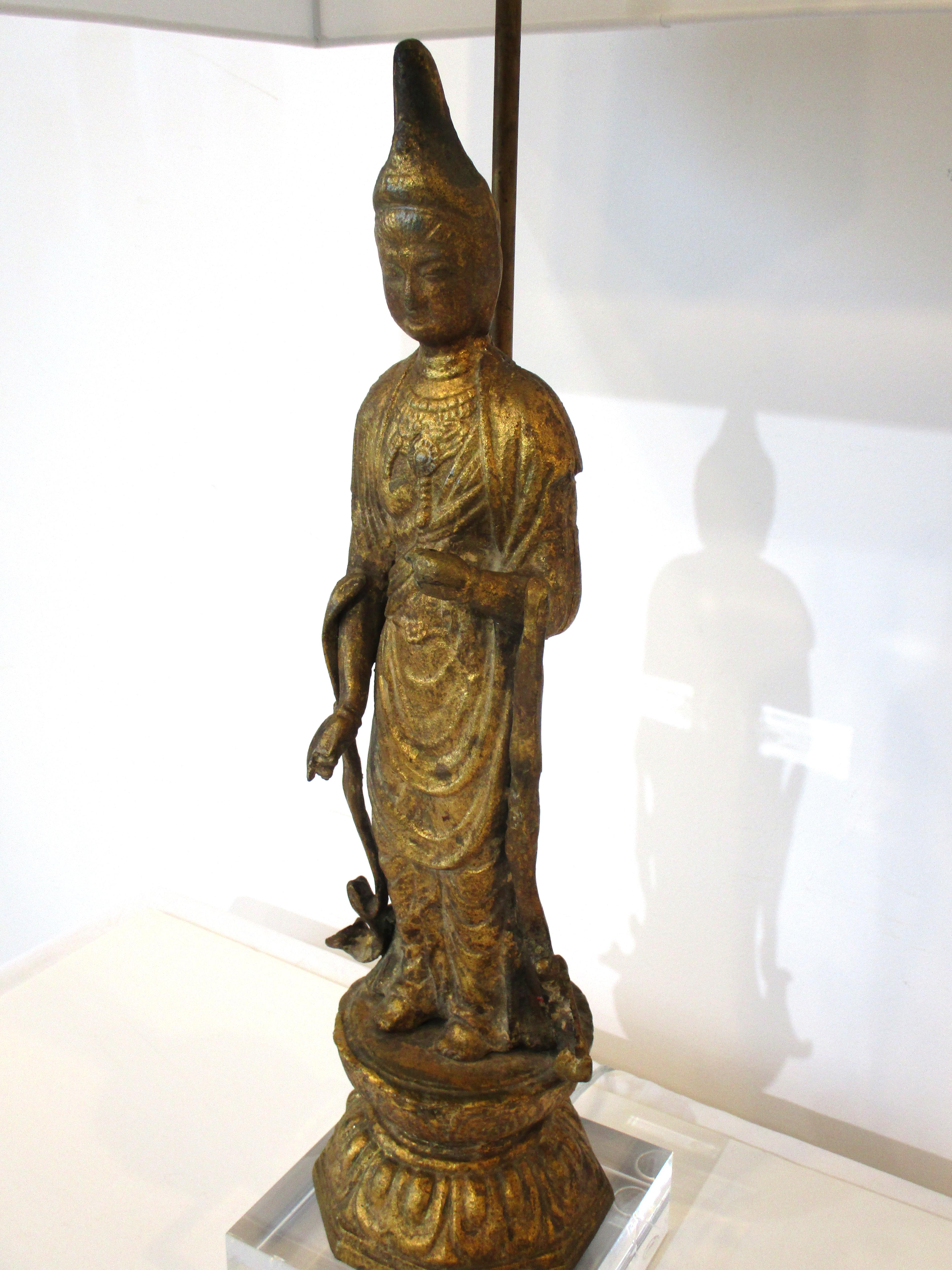 Américain Lampe de table Bouddha dorée dans le style de James Mont  en vente